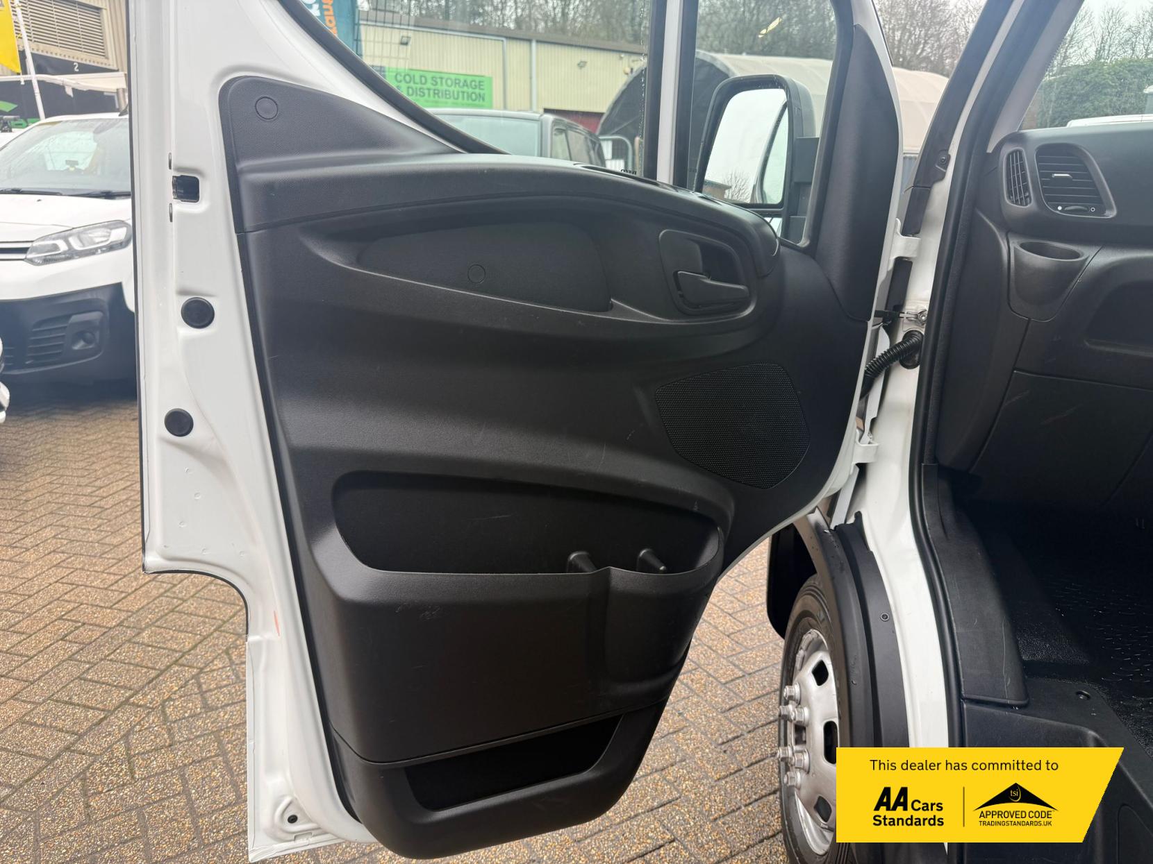 Iveco Daily 2.3D HPI 14V 35C 3450 Tipper 2dr Diesel Manual L2 Euro 6 (s/s) (DRW) (136 ps)