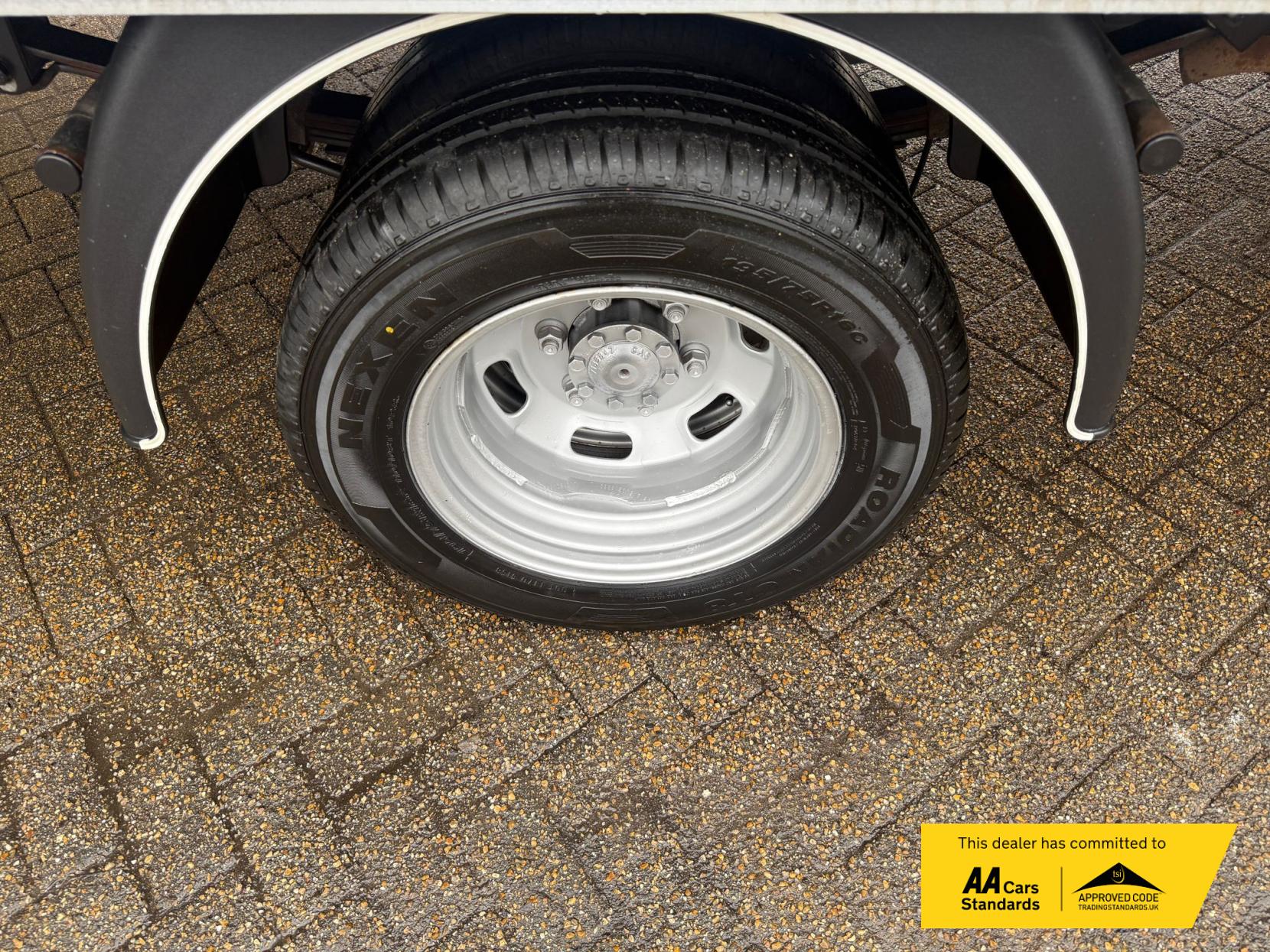 Iveco Daily 2.3D HPI 14V 35C 3450 Tipper 2dr Diesel Manual L2 Euro 6 (s/s) (DRW) (136 ps)