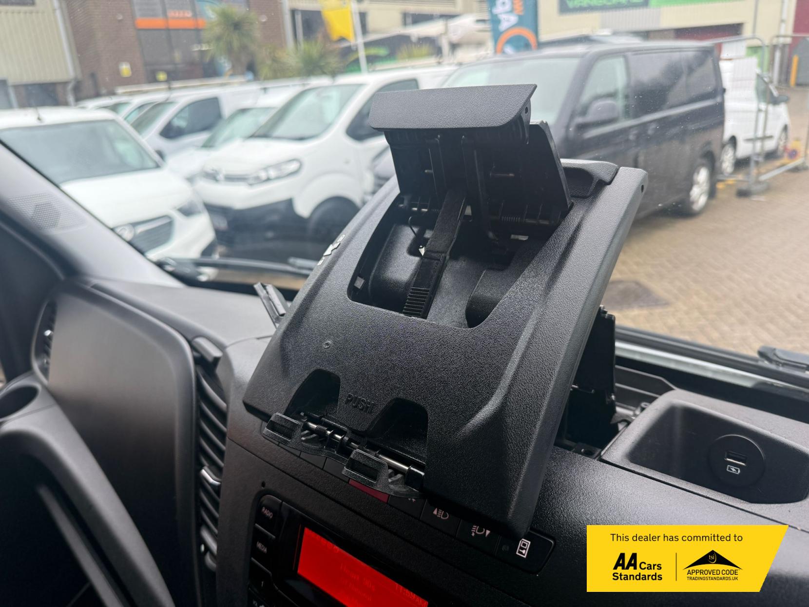 Iveco Daily 2.3D HPI 14V 35C 3450 Tipper 2dr Diesel Manual L2 Euro 6 (s/s) (DRW) (136 ps)