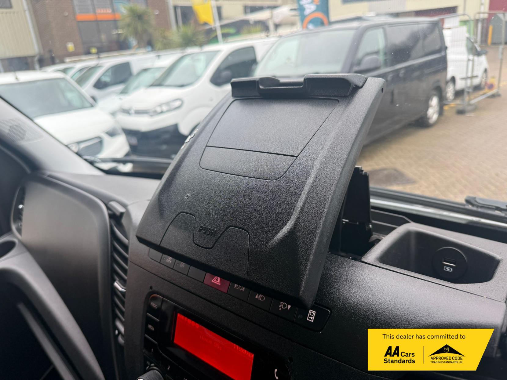 Iveco Daily 2.3D HPI 14V 35C 3450 Tipper 2dr Diesel Manual L2 Euro 6 (s/s) (DRW) (136 ps)