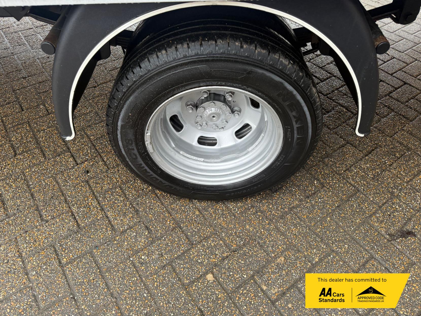 Iveco Daily 2.3D HPI 14V 35C 3450 Tipper 2dr Diesel Manual L2 Euro 6 (s/s) (DRW) (136 ps)