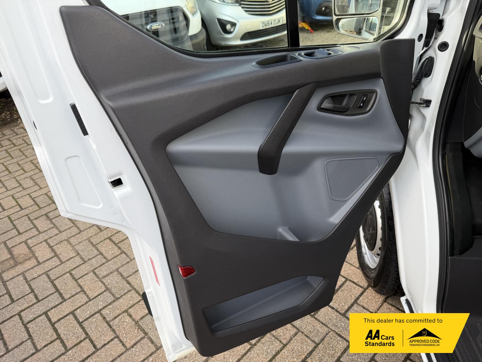 Ford Transit Custom 2.0 TDCi 310 Panel Van 5dr Diesel Manual L1 H1 (163 g/km, 104 bhp)