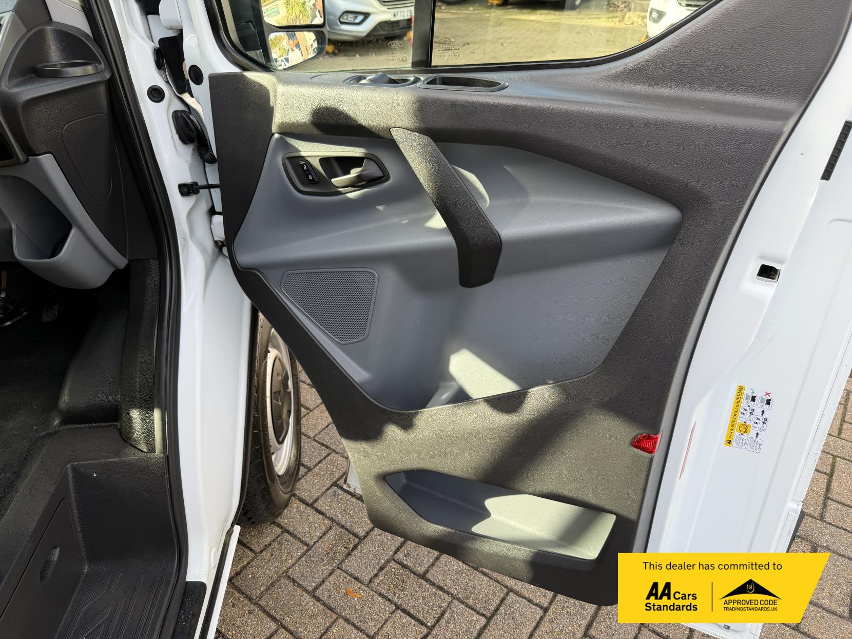 Ford Transit Custom 2.0 TDCi 310 Panel Van 5dr Diesel Manual L1 H1 (163 g/km, 104 bhp)