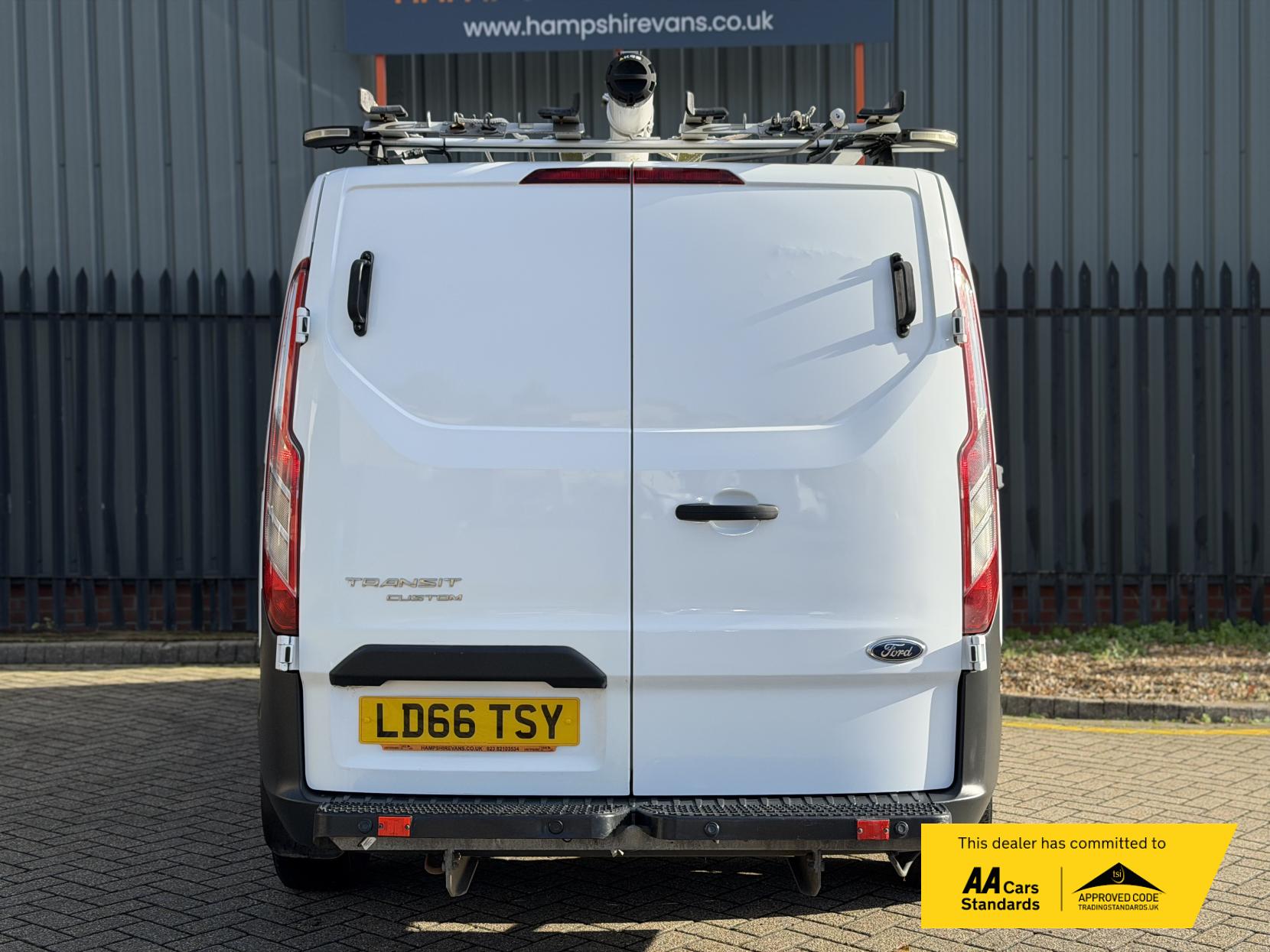 Ford Transit Custom 2.0 TDCi 310 Panel Van 5dr Diesel Manual L1 H1 (163 g/km, 104 bhp)