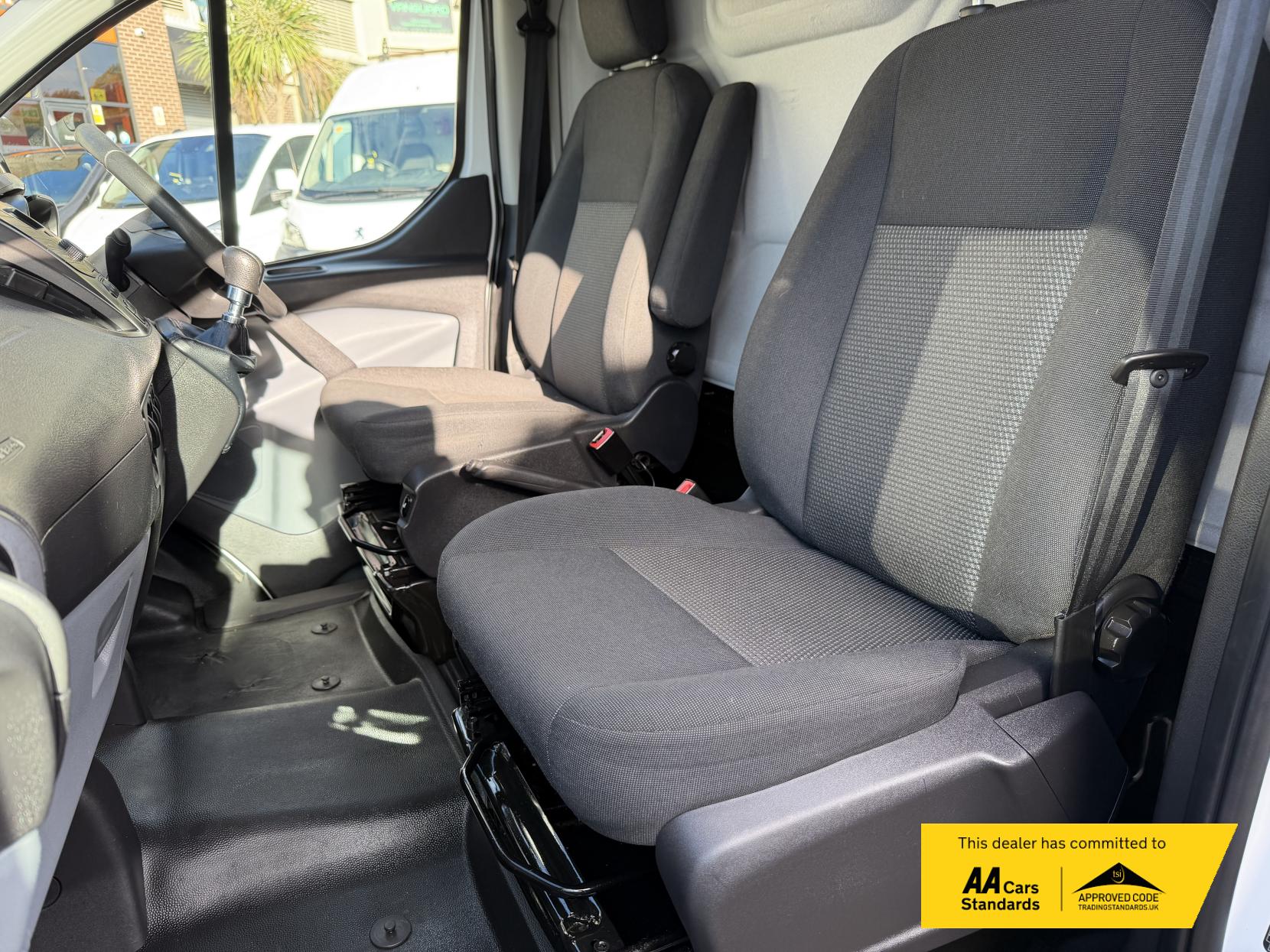 Ford Transit Custom 2.0 TDCi 310 Panel Van 5dr Diesel Manual L1 H1 (163 g/km, 104 bhp)