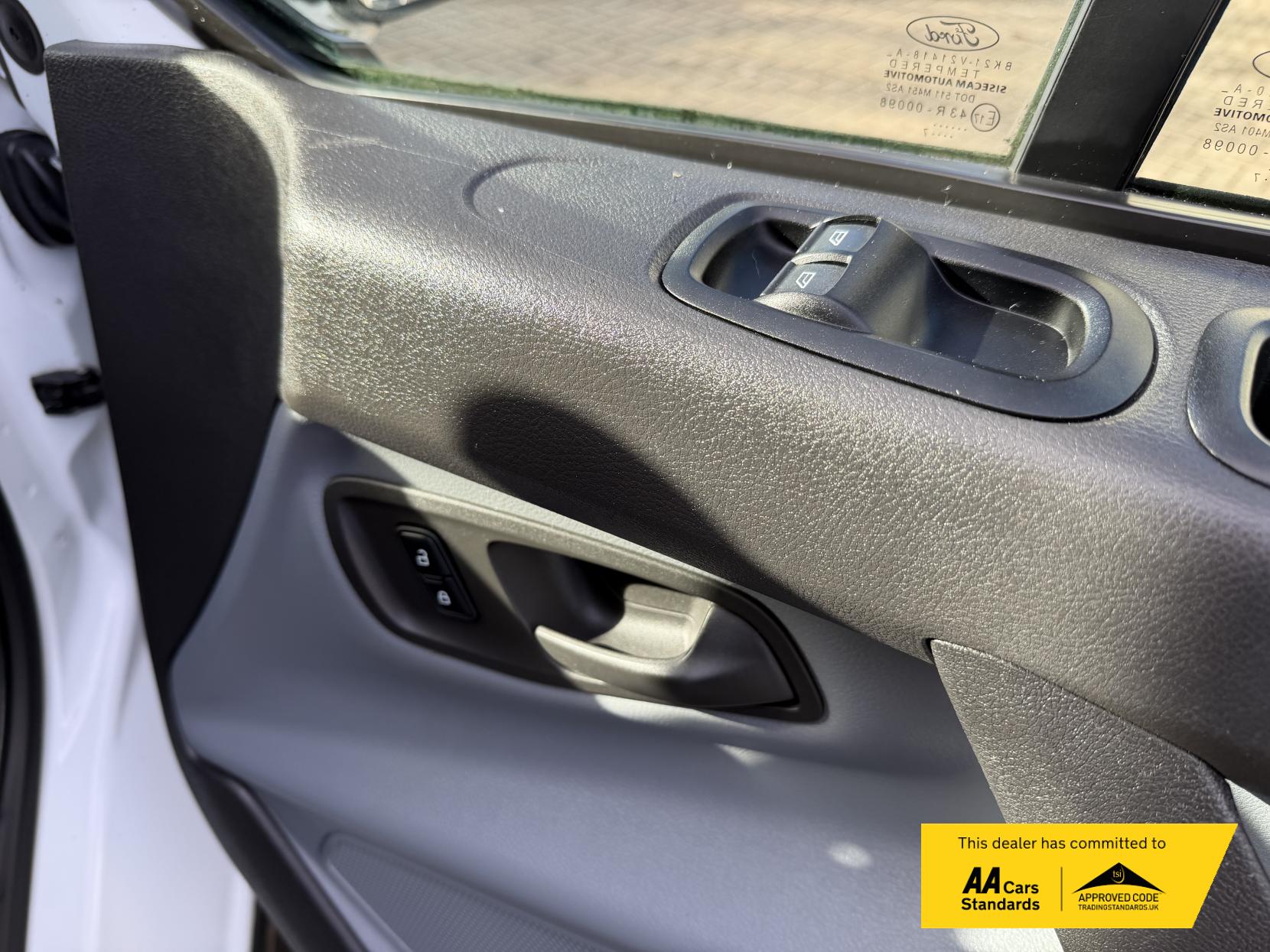 Ford Transit Custom 2.0 TDCi 310 Panel Van 5dr Diesel Manual L1 H1 (163 g/km, 104 bhp)