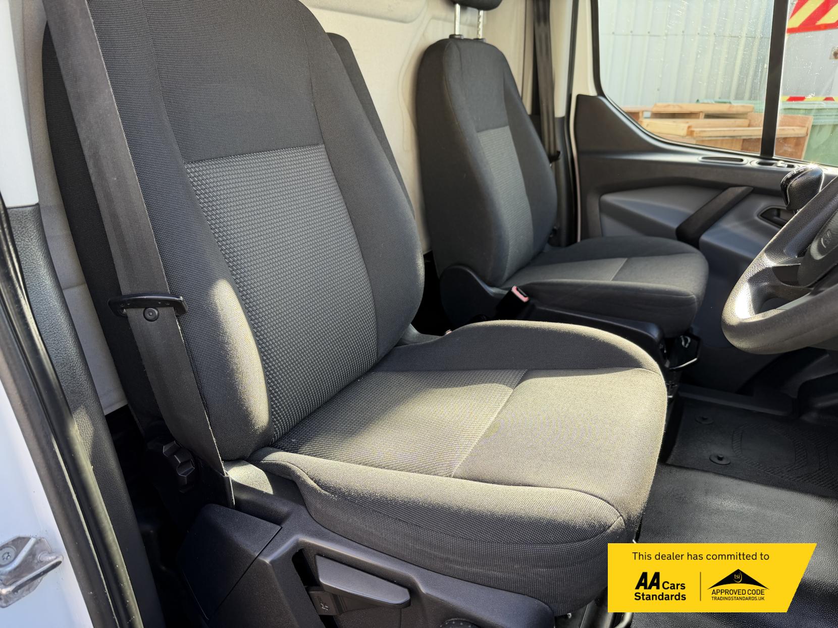 Ford Transit Custom 2.0 TDCi 310 Panel Van 5dr Diesel Manual L1 H1 (163 g/km, 104 bhp)