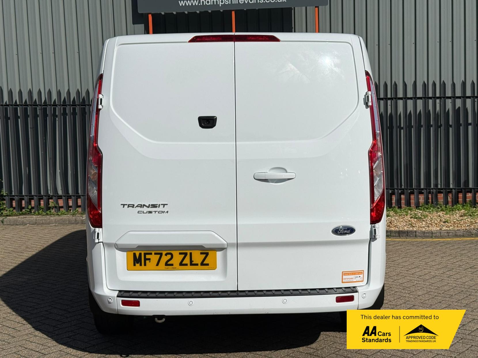 2022 Ford Transit Custom 2.0 300 EcoBlue Limited Crew Van Double Cab 5dr Diesel Manual L2 H1 Euro 6 (s/s) (130 ps) - Thumbnail 8