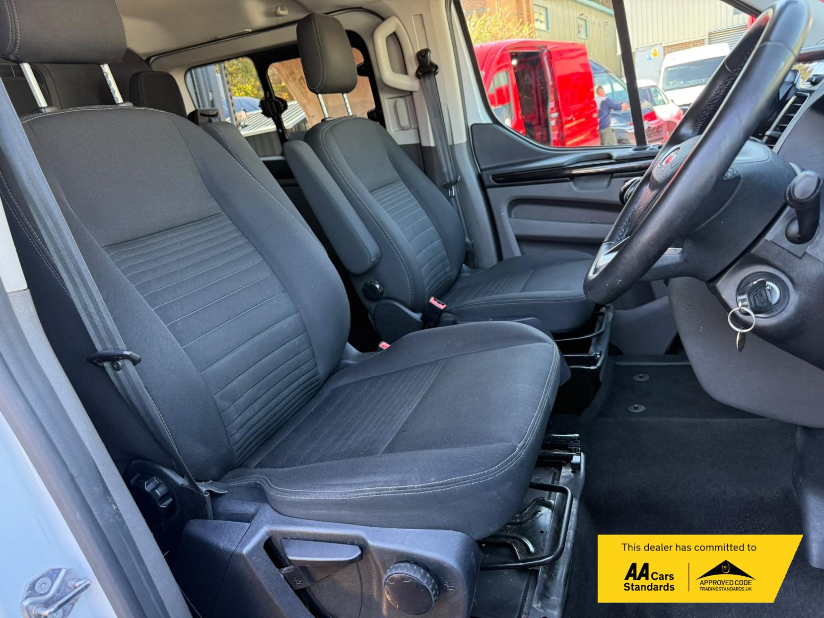 2022 Ford Transit Custom 2.0 300 EcoBlue Limited Crew Van Double Cab 5dr Diesel Manual L2 H1 Euro 6 (s/s) (130 ps) - Thumbnail 19