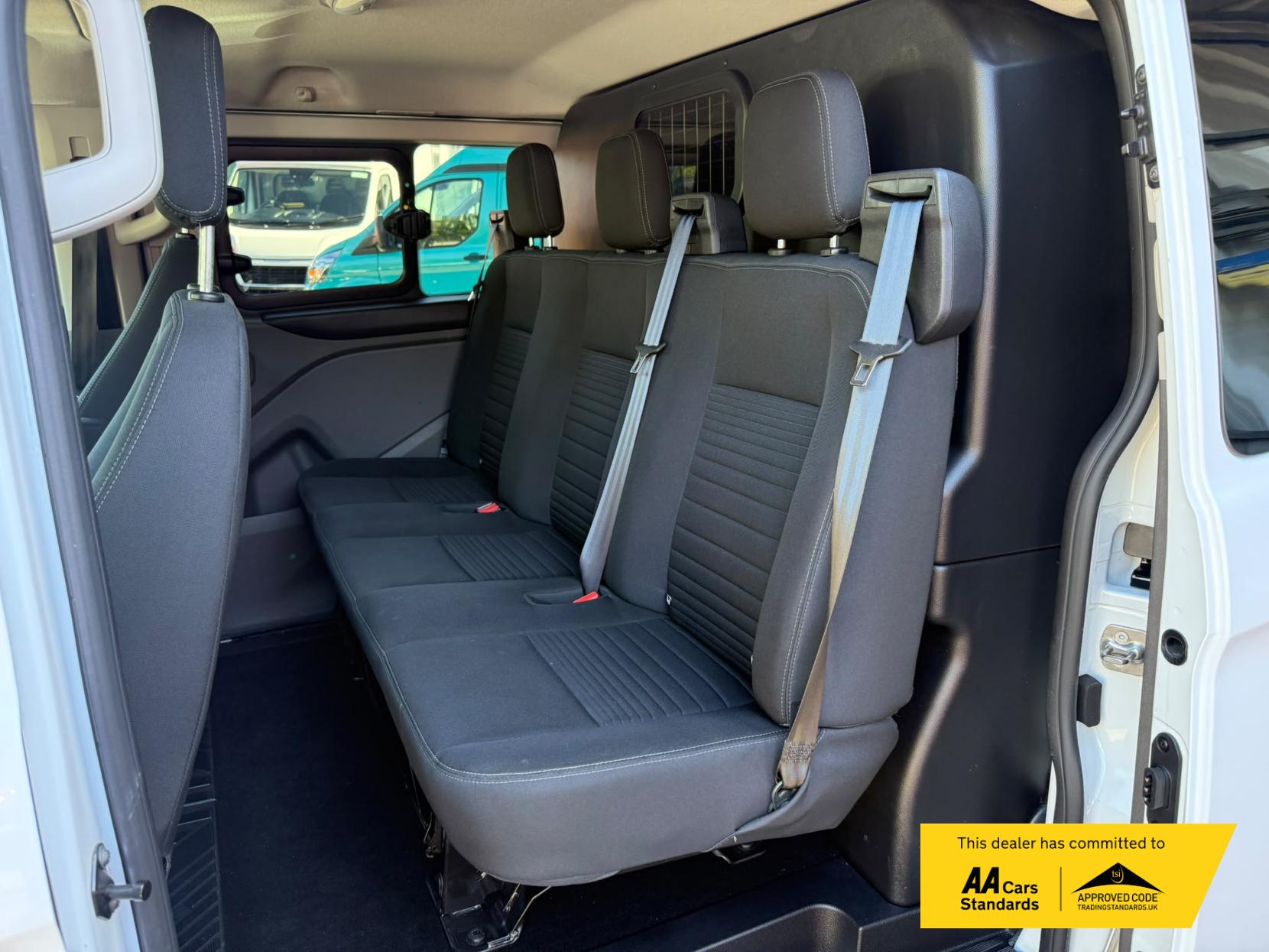 2022 Ford Transit Custom 2.0 300 EcoBlue Limited Crew Van Double Cab 5dr Diesel Manual L2 H1 Euro 6 (s/s) (130 ps) - Thumbnail 25