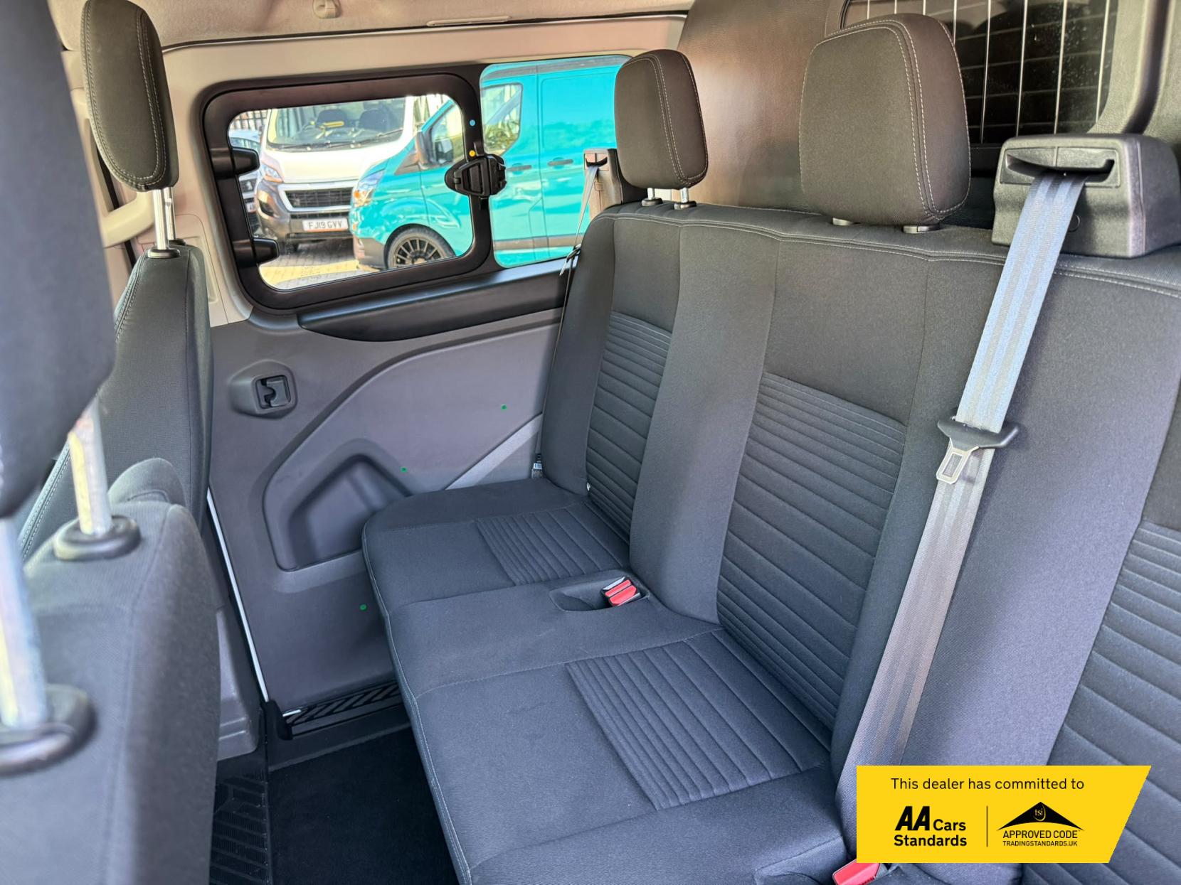2022 Ford Transit Custom 2.0 300 EcoBlue Limited Crew Van Double Cab 5dr Diesel Manual L2 H1 Euro 6 (s/s) (130 ps) - Thumbnail 23