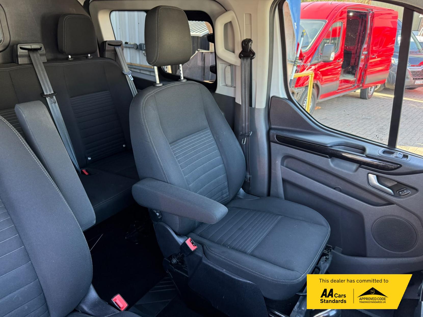 2022 Ford Transit Custom 2.0 300 EcoBlue Limited Crew Van Double Cab 5dr Diesel Manual L2 H1 Euro 6 (s/s) (130 ps) - Thumbnail 18