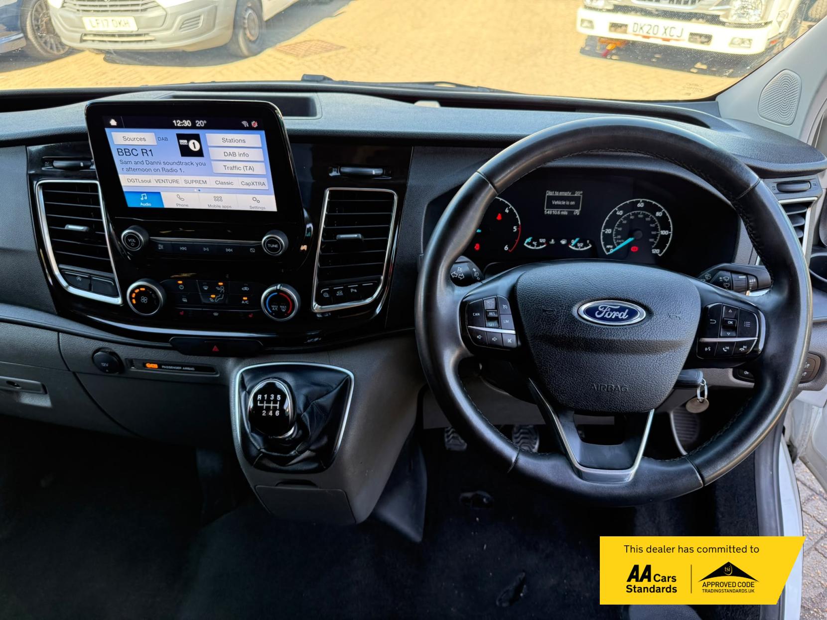 2022 Ford Transit Custom 2.0 300 EcoBlue Limited Crew Van Double Cab 5dr Diesel Manual L2 H1 Euro 6 (s/s) (130 ps) - Thumbnail 37