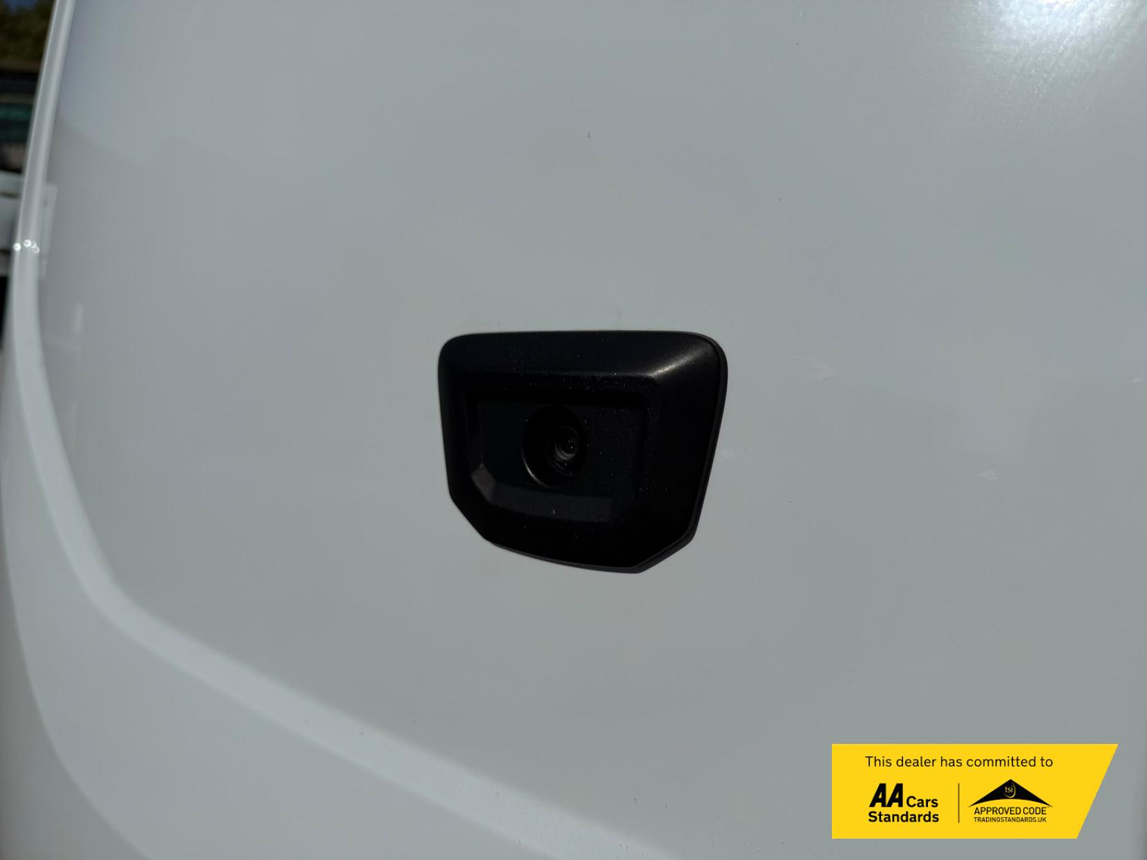 2022 Ford Transit Custom 2.0 300 EcoBlue Limited Crew Van Double Cab 5dr Diesel Manual L2 H1 Euro 6 (s/s) (130 ps) - Thumbnail 15