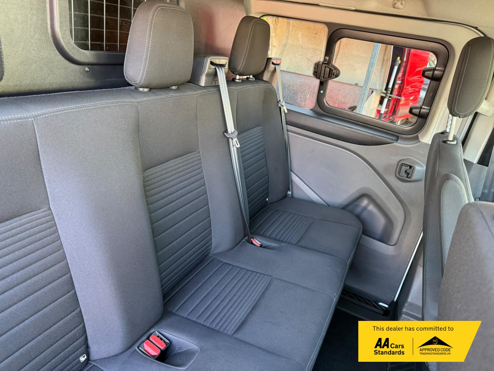 2022 Ford Transit Custom 2.0 300 EcoBlue Limited Crew Van Double Cab 5dr Diesel Manual L2 H1 Euro 6 (s/s) (130 ps) - Thumbnail 21