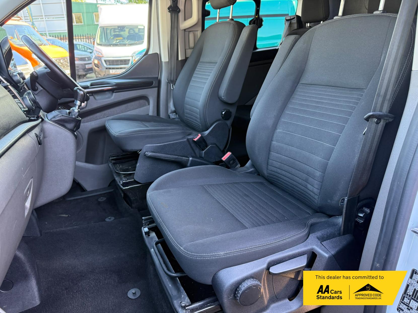 2022 Ford Transit Custom 2.0 300 EcoBlue Limited Crew Van Double Cab 5dr Diesel Manual L2 H1 Euro 6 (s/s) (130 ps) - Thumbnail 20