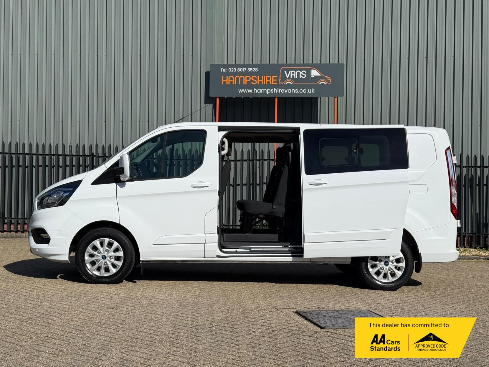 2022 Ford Transit Custom 2.0 300 EcoBlue Limited Crew Van Double Cab 5dr Diesel Manual L2 H1 Euro 6 (s/s) (130 ps) - Thumbnail 6