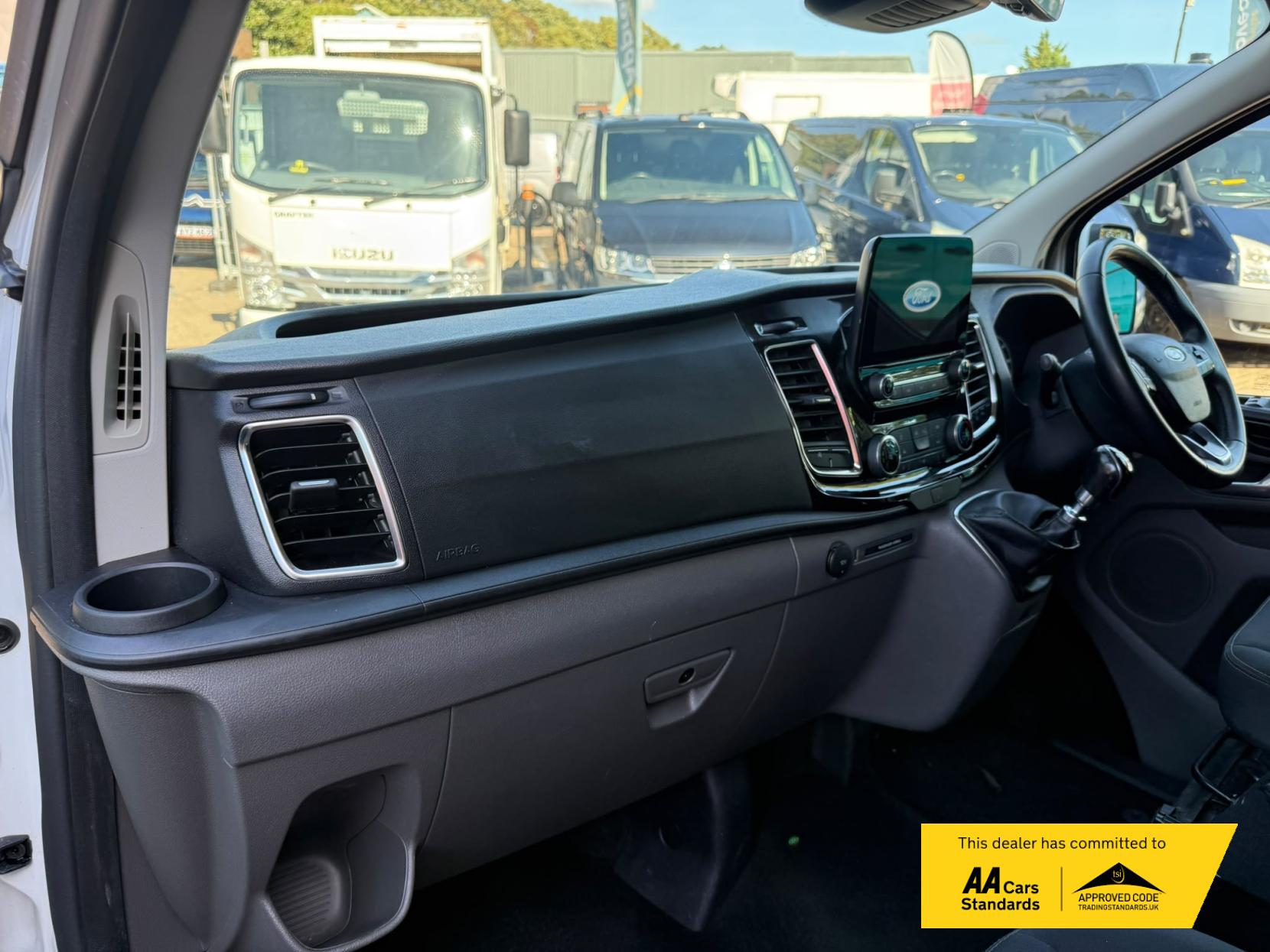 2022 Ford Transit Custom 2.0 300 EcoBlue Limited Crew Van Double Cab 5dr Diesel Manual L2 H1 Euro 6 (s/s) (130 ps) - Thumbnail 29