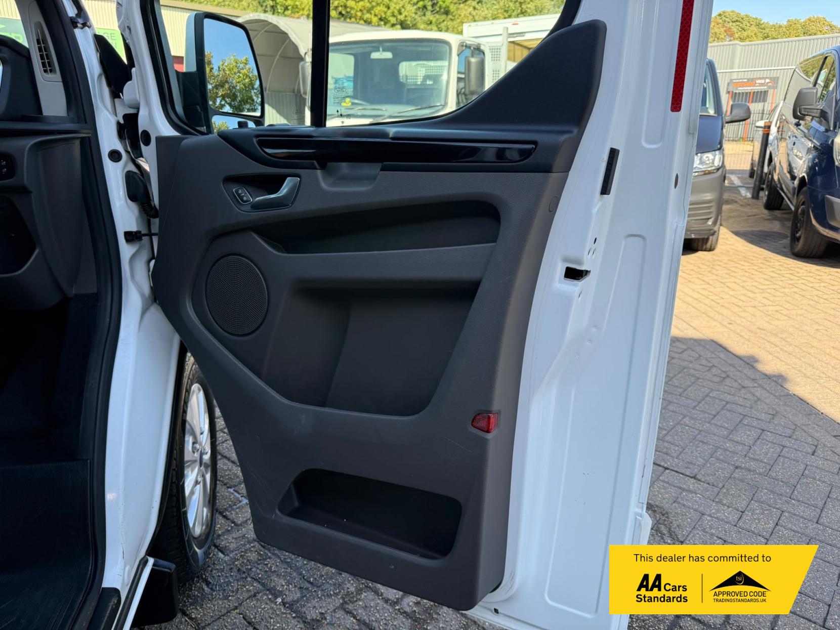 2022 Ford Transit Custom 2.0 300 EcoBlue Limited Crew Van Double Cab 5dr Diesel Manual L2 H1 Euro 6 (s/s) (130 ps) - Thumbnail 59