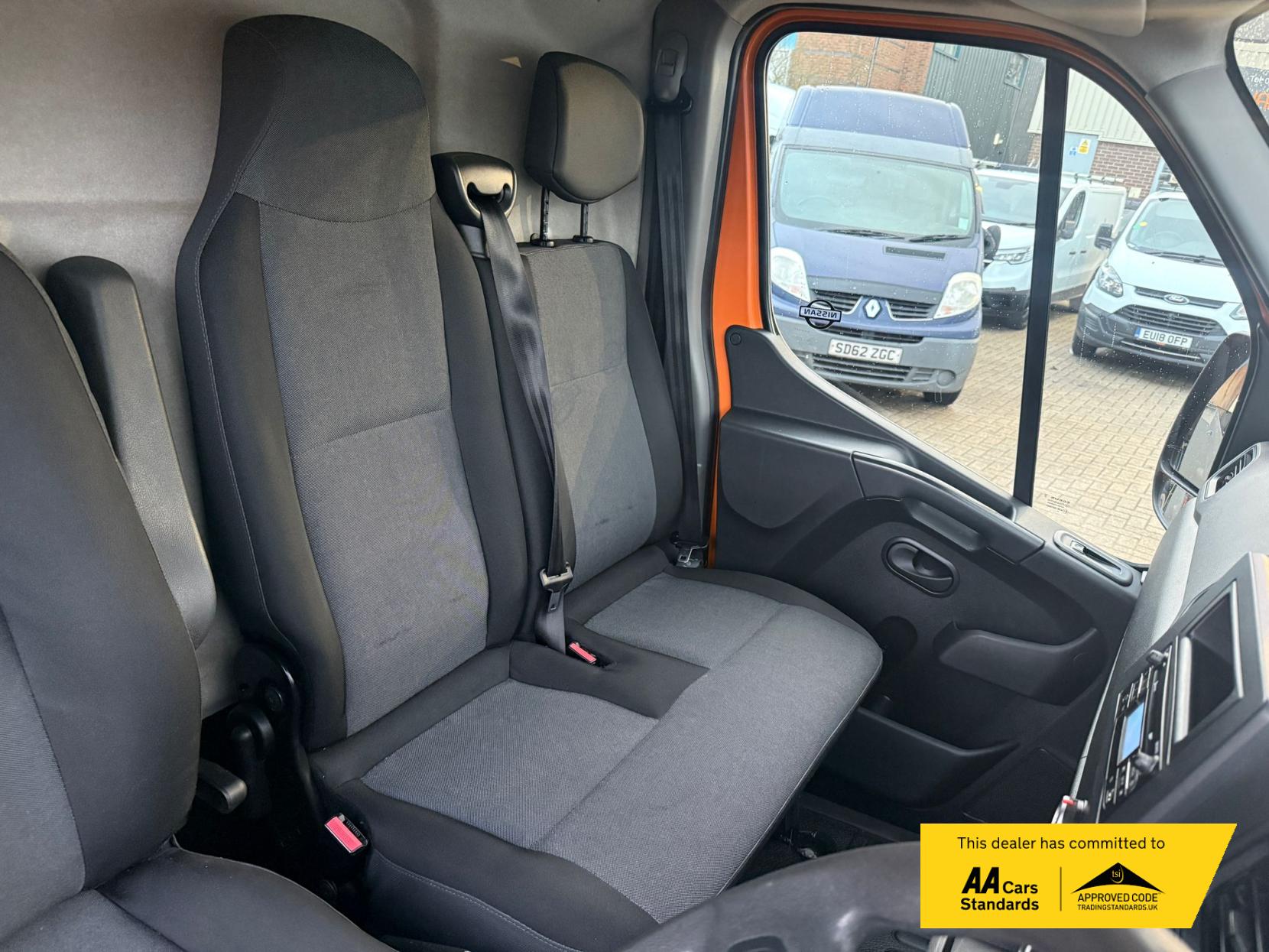 Nissan NV400 2.3 dCi 33 Tekna Panel Van 5dr Diesel Manual FWD L1 H1 Euro 6 (135 ps)