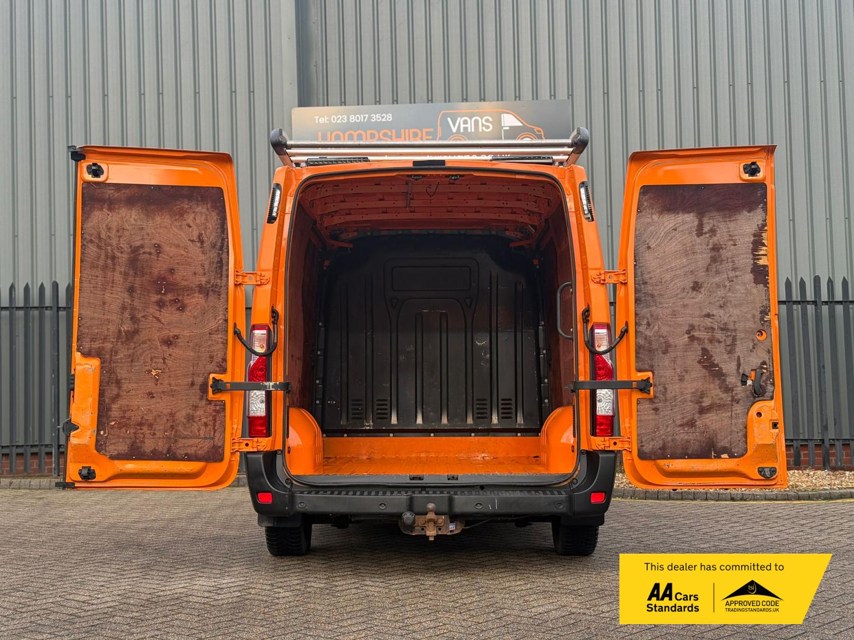 Nissan NV400 2.3 dCi 33 Tekna Panel Van 5dr Diesel Manual FWD L1 H1 Euro 6 (135 ps)