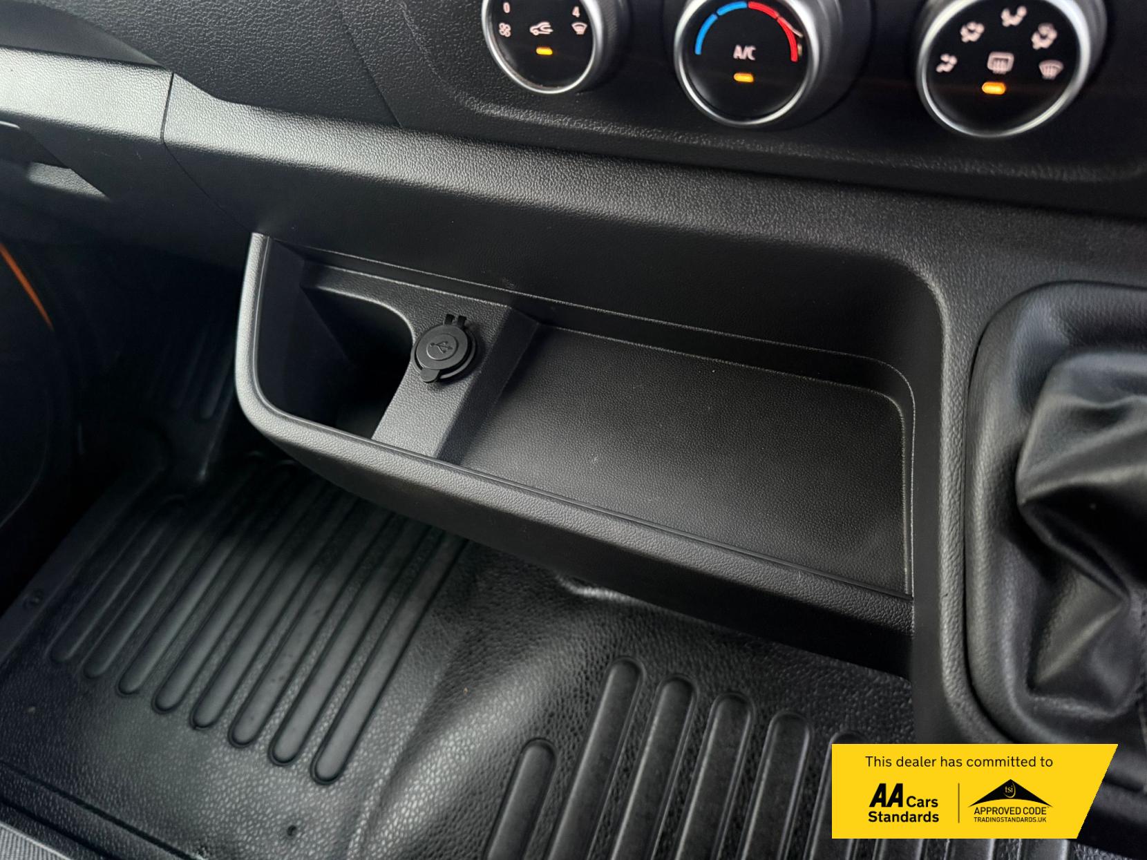 Nissan NV400 2.3 dCi 33 Tekna Panel Van 5dr Diesel Manual FWD L1 H1 Euro 6 (135 ps)