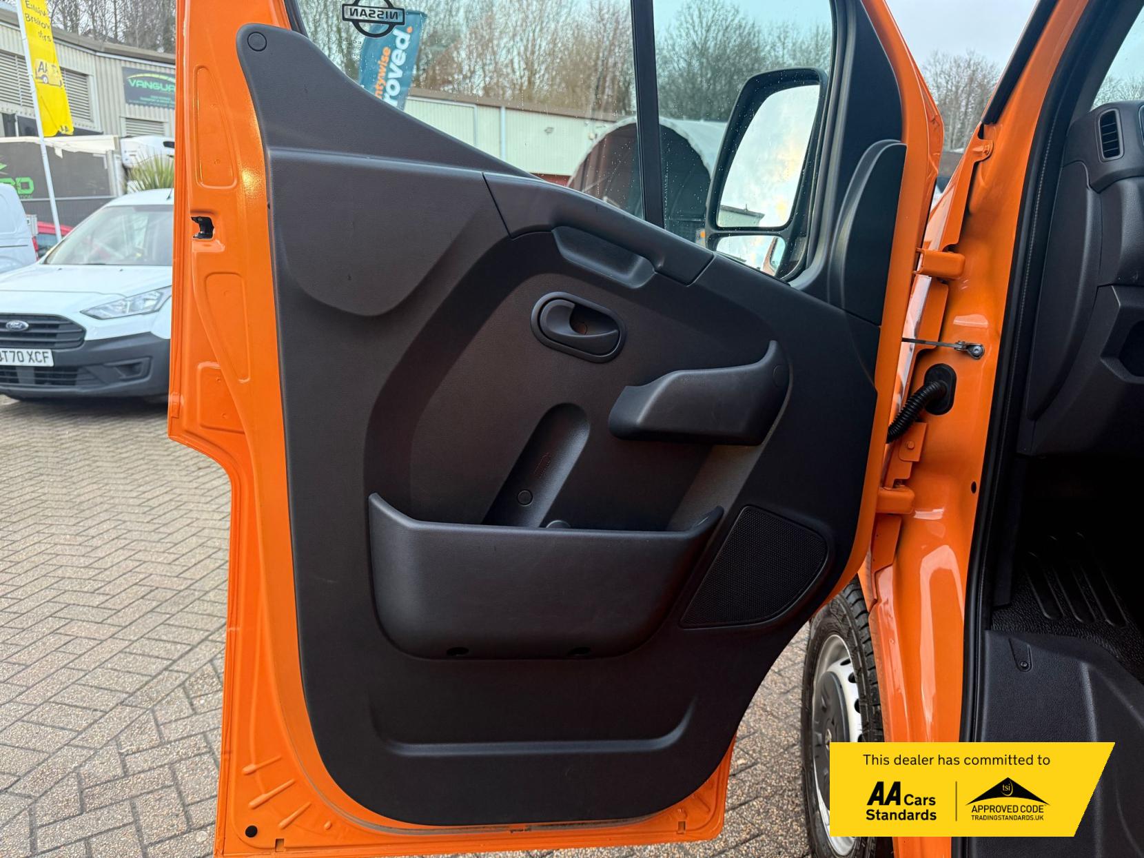 Nissan NV400 2.3 dCi 33 Tekna Panel Van 5dr Diesel Manual FWD L1 H1 Euro 6 (135 ps)