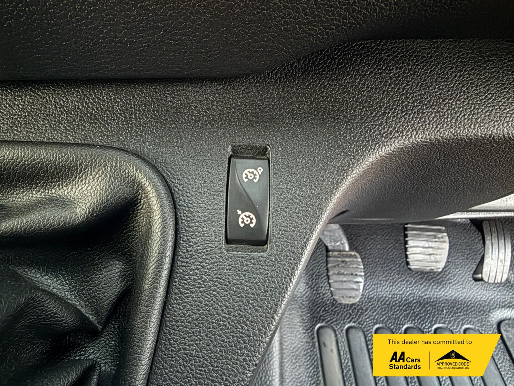 Nissan NV400 2.3 dCi 33 Tekna Panel Van 5dr Diesel Manual FWD L1 H1 Euro 6 (135 ps)