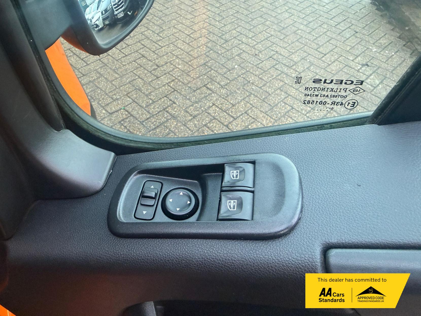 Nissan NV400 2.3 dCi 33 Tekna Panel Van 5dr Diesel Manual FWD L1 H1 Euro 6 (135 ps)