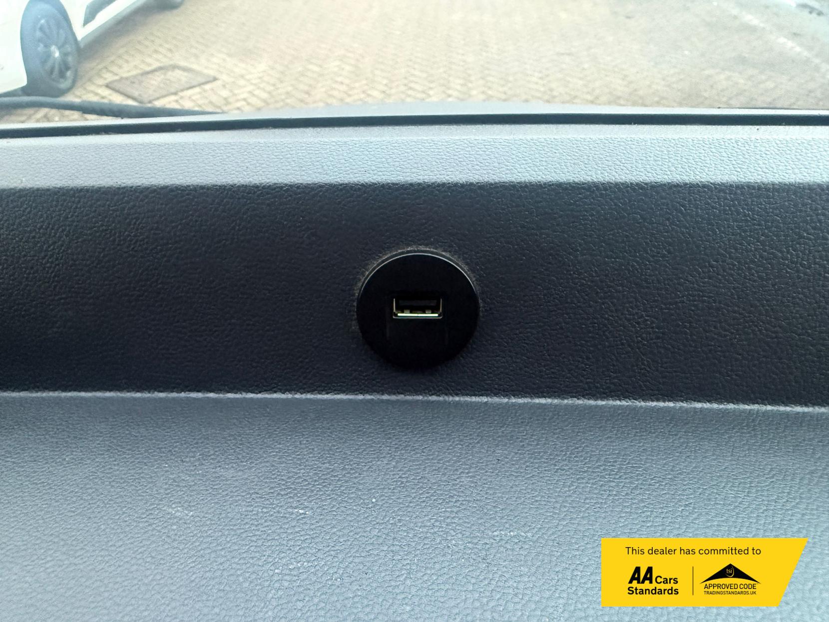 Nissan NV400 2.3 dCi 33 Tekna Panel Van 5dr Diesel Manual FWD L1 H1 Euro 6 (135 ps)