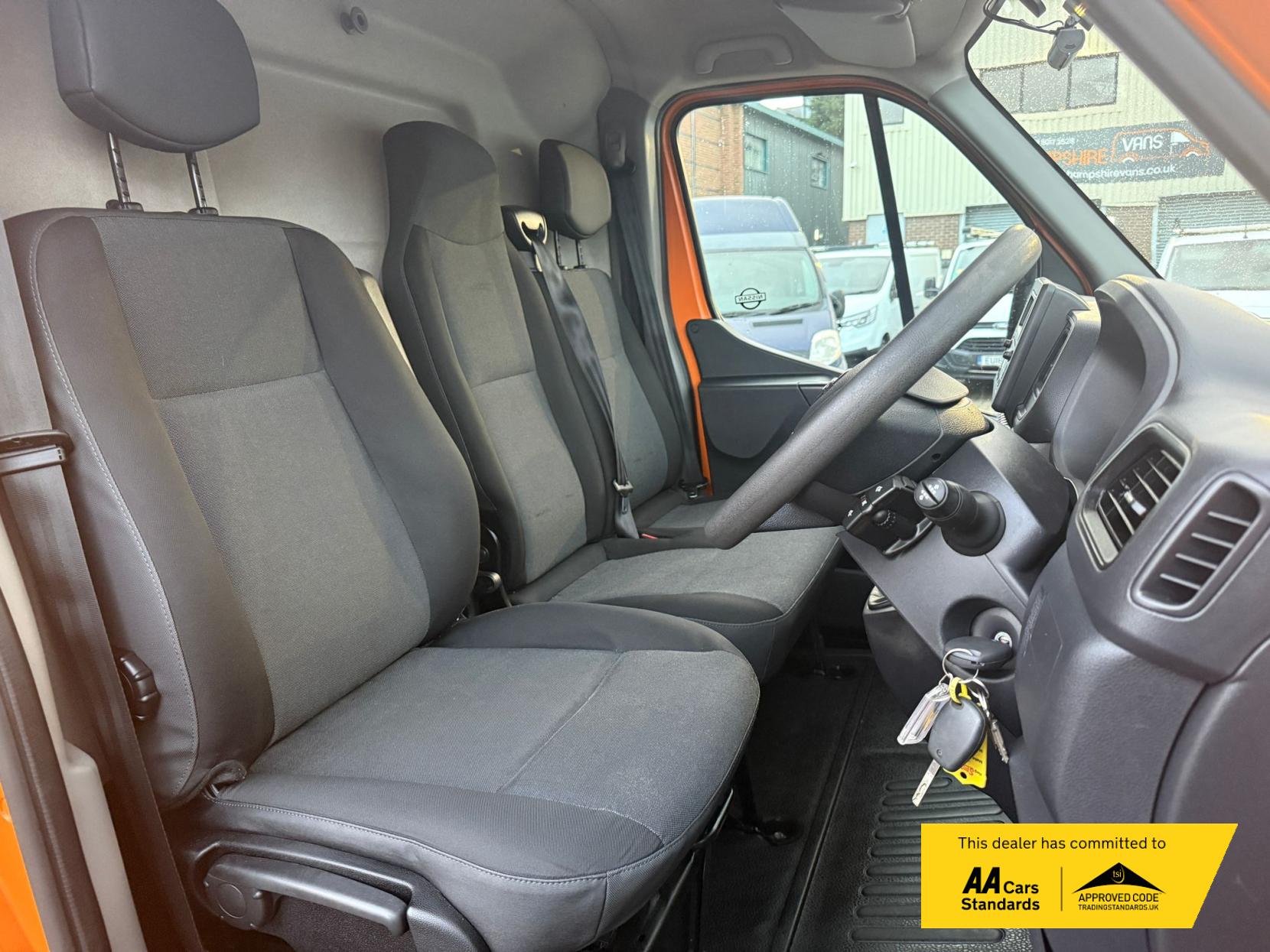 Nissan NV400 2.3 dCi 33 Tekna Panel Van 5dr Diesel Manual FWD L1 H1 Euro 6 (135 ps)