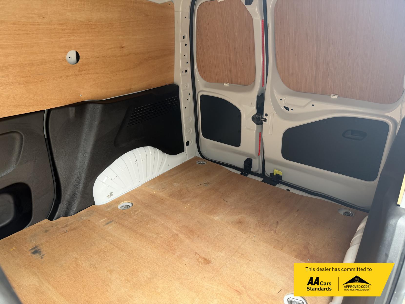 2023 Vauxhall Combo 1.5 Turbo D 2300 Pro Panel Van 5dr Diesel Manual L1 H1 Euro 6 (s/s) (100 ps) - Thumbnail 28