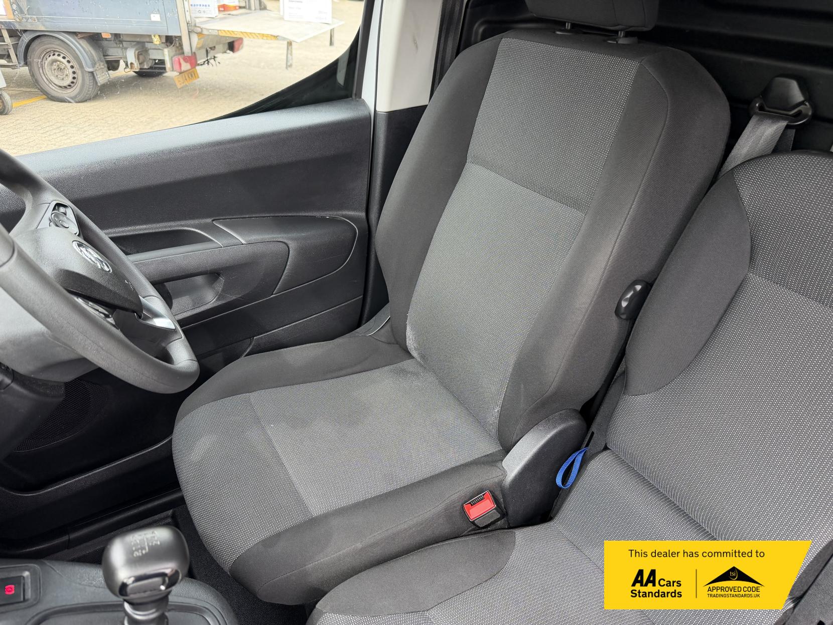 2023 Vauxhall Combo 1.5 Turbo D 2300 Pro Panel Van 5dr Diesel Manual L1 H1 Euro 6 (s/s) (100 ps) - Thumbnail 12