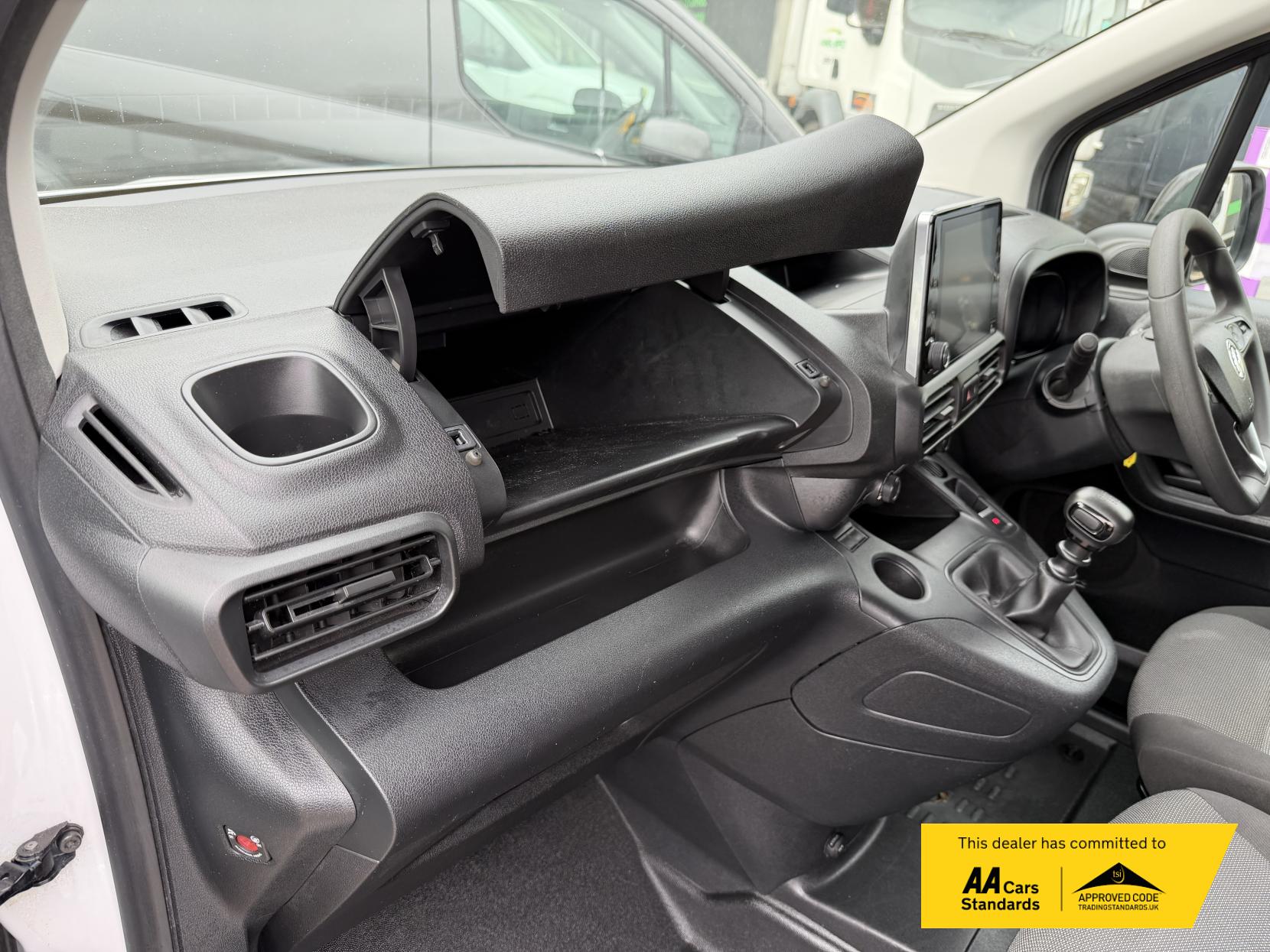 2023 Vauxhall Combo 1.5 Turbo D 2300 Pro Panel Van 5dr Diesel Manual L1 H1 Euro 6 (s/s) (100 ps) - Thumbnail 32