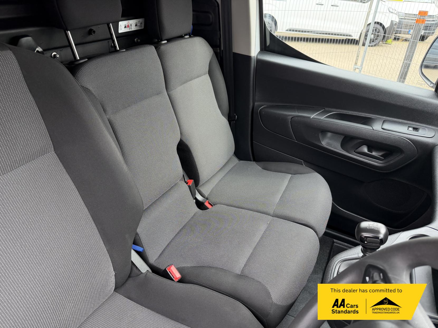 2023 Vauxhall Combo 1.5 Turbo D 2300 Pro Panel Van 5dr Diesel Manual L1 H1 Euro 6 (s/s) (100 ps) - Thumbnail 15