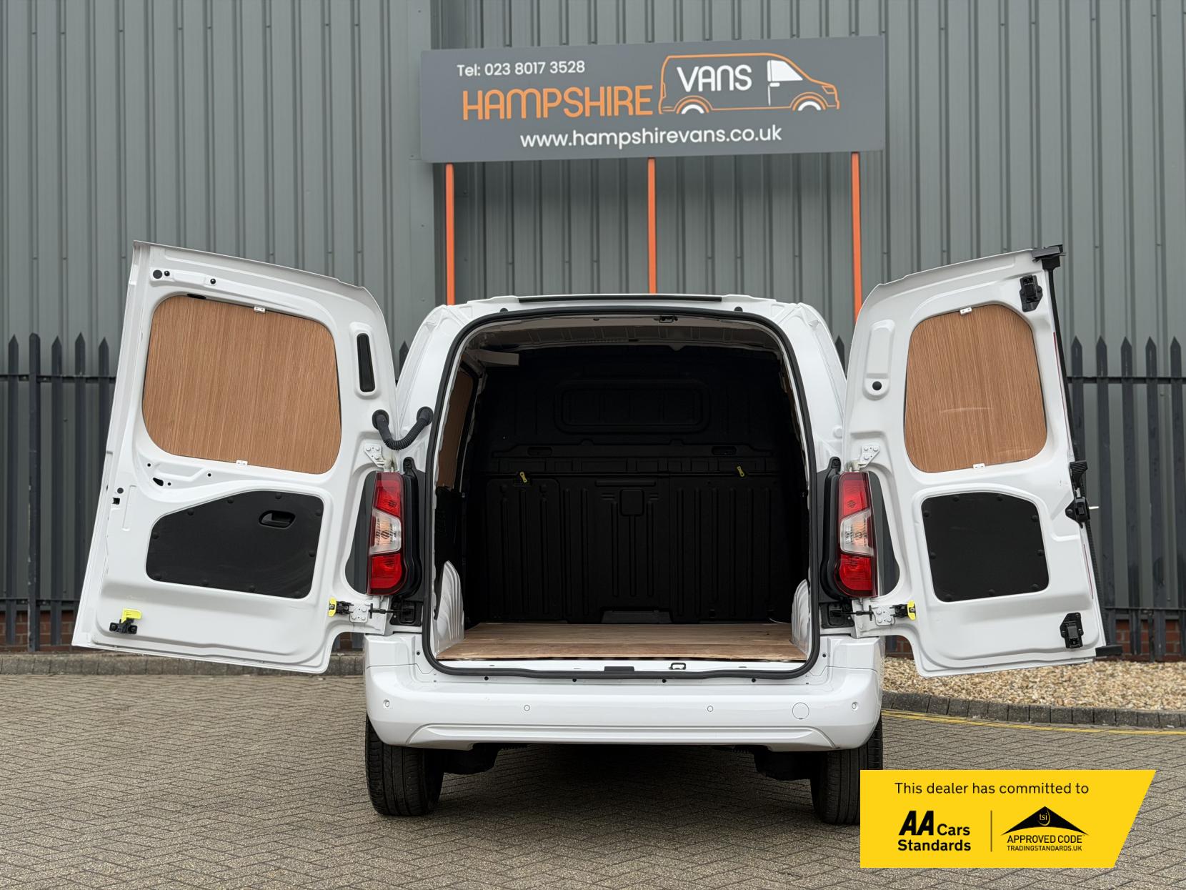 2023 Vauxhall Combo 1.5 Turbo D 2300 Pro Panel Van 5dr Diesel Manual L1 H1 Euro 6 (s/s) (100 ps) - Thumbnail 22