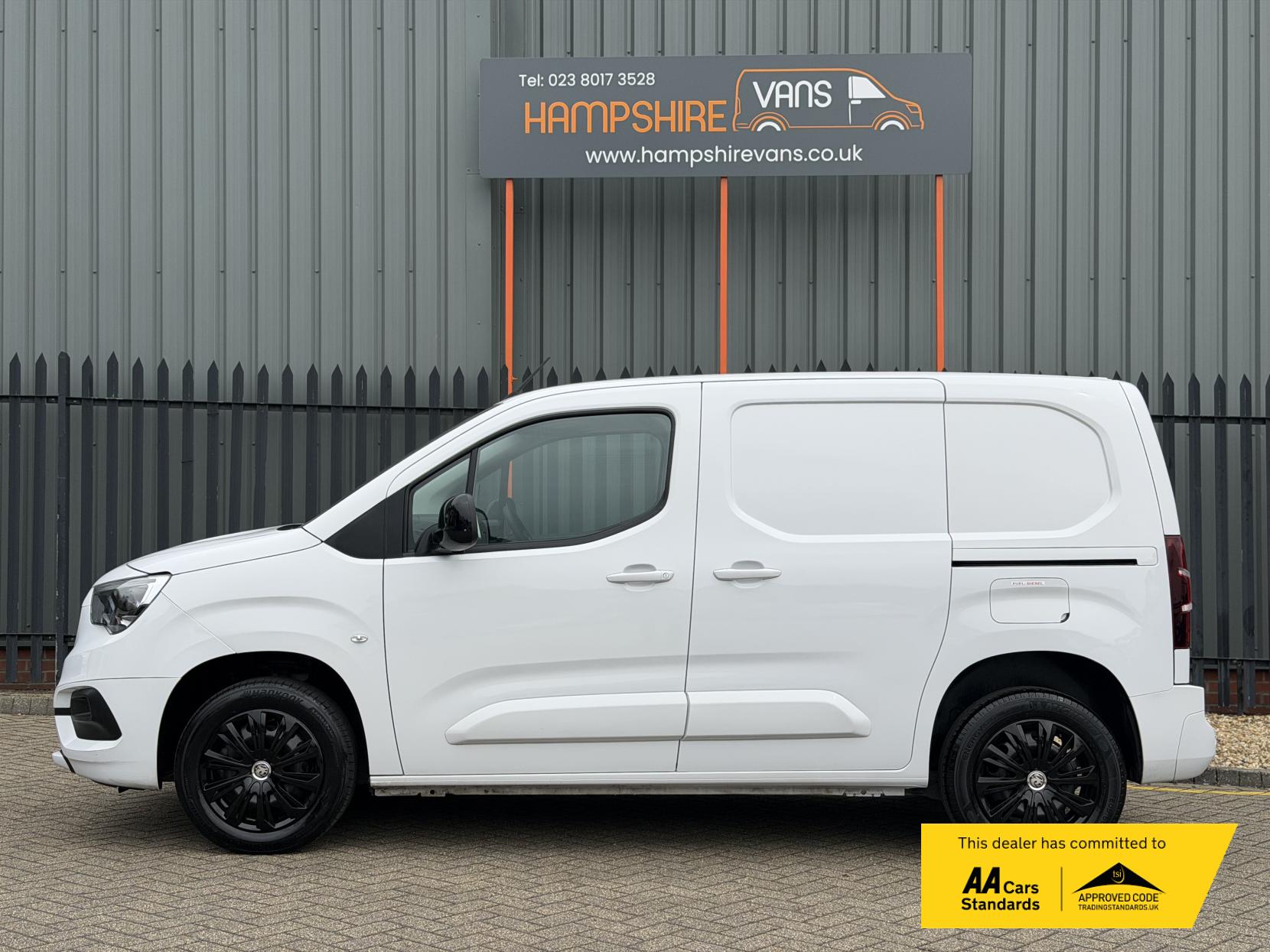 2023 Vauxhall Combo 1.5 Turbo D 2300 Pro Panel Van 5dr Diesel Manual L1 H1 Euro 6 (s/s) (100 ps) - Thumbnail 5