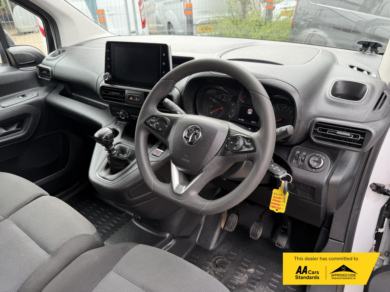 2023 Vauxhall Combo 1.5 Turbo D 2300 Pro Panel Van 5dr Diesel Manual L1 H1 Euro 6 (s/s) (100 ps) - Thumbnail 43