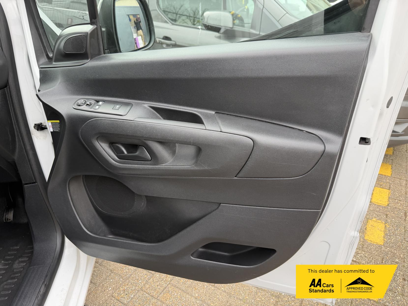 2023 Vauxhall Combo 1.5 Turbo D 2300 Pro Panel Van 5dr Diesel Manual L1 H1 Euro 6 (s/s) (100 ps) - Thumbnail 45