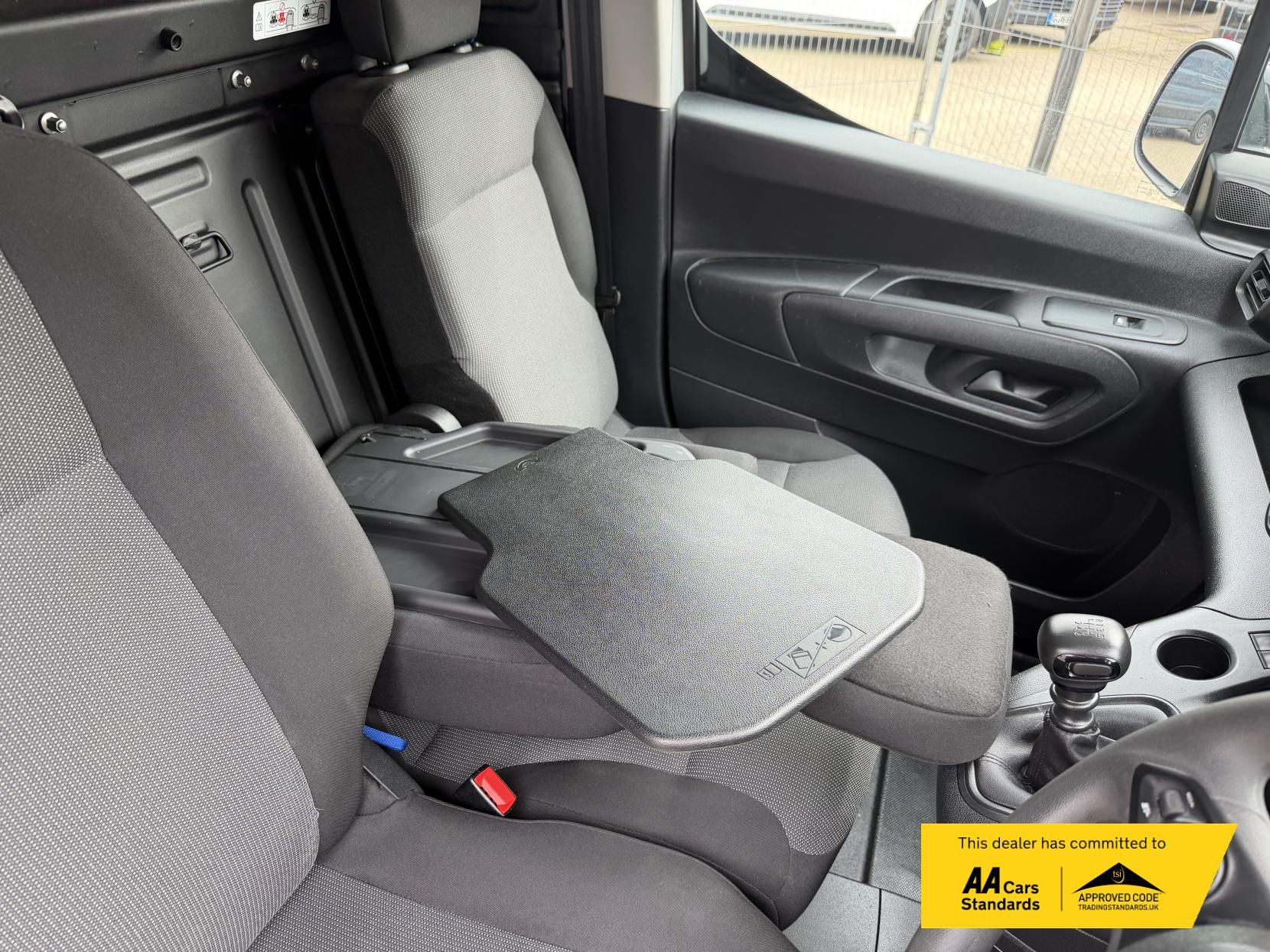 2023 Vauxhall Combo 1.5 Turbo D 2300 Pro Panel Van 5dr Diesel Manual L1 H1 Euro 6 (s/s) (100 ps) - Thumbnail 16