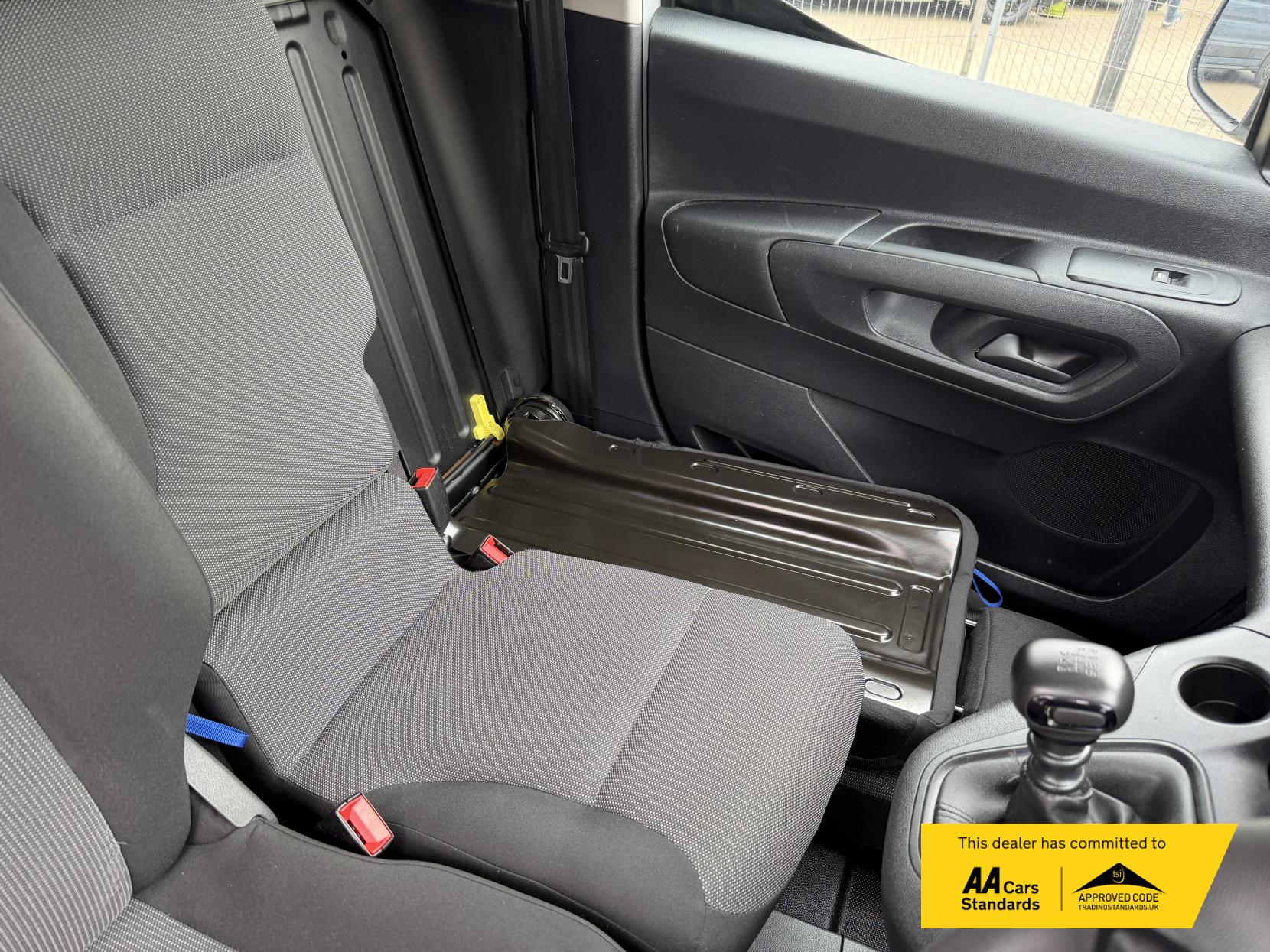 2023 Vauxhall Combo 1.5 Turbo D 2300 Pro Panel Van 5dr Diesel Manual L1 H1 Euro 6 (s/s) (100 ps) - Thumbnail 18