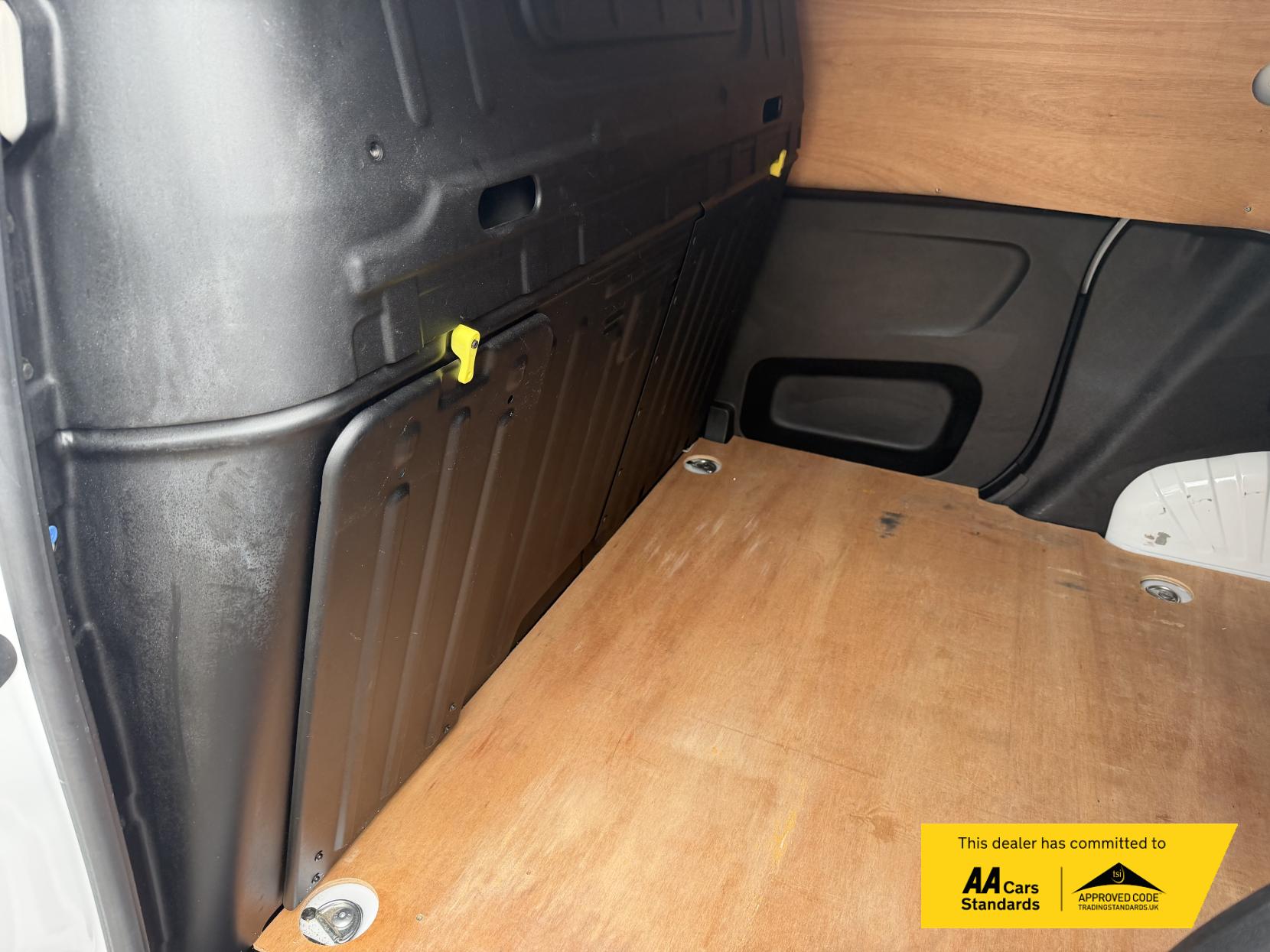 2023 Vauxhall Combo 1.5 Turbo D 2300 Pro Panel Van 5dr Diesel Manual L1 H1 Euro 6 (s/s) (100 ps) - Thumbnail 27