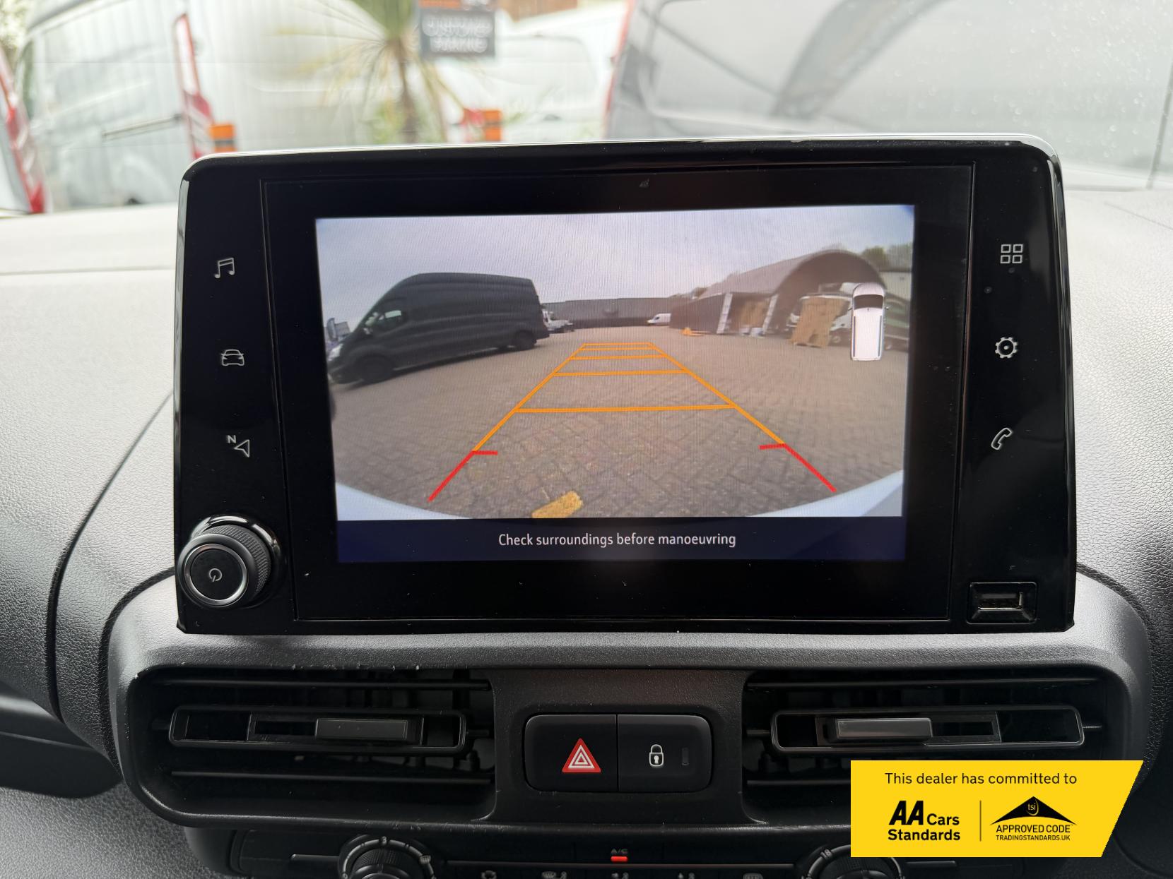 2023 Vauxhall Combo 1.5 Turbo D 2300 Pro Panel Van 5dr Diesel Manual L1 H1 Euro 6 (s/s) (100 ps) - Thumbnail 11