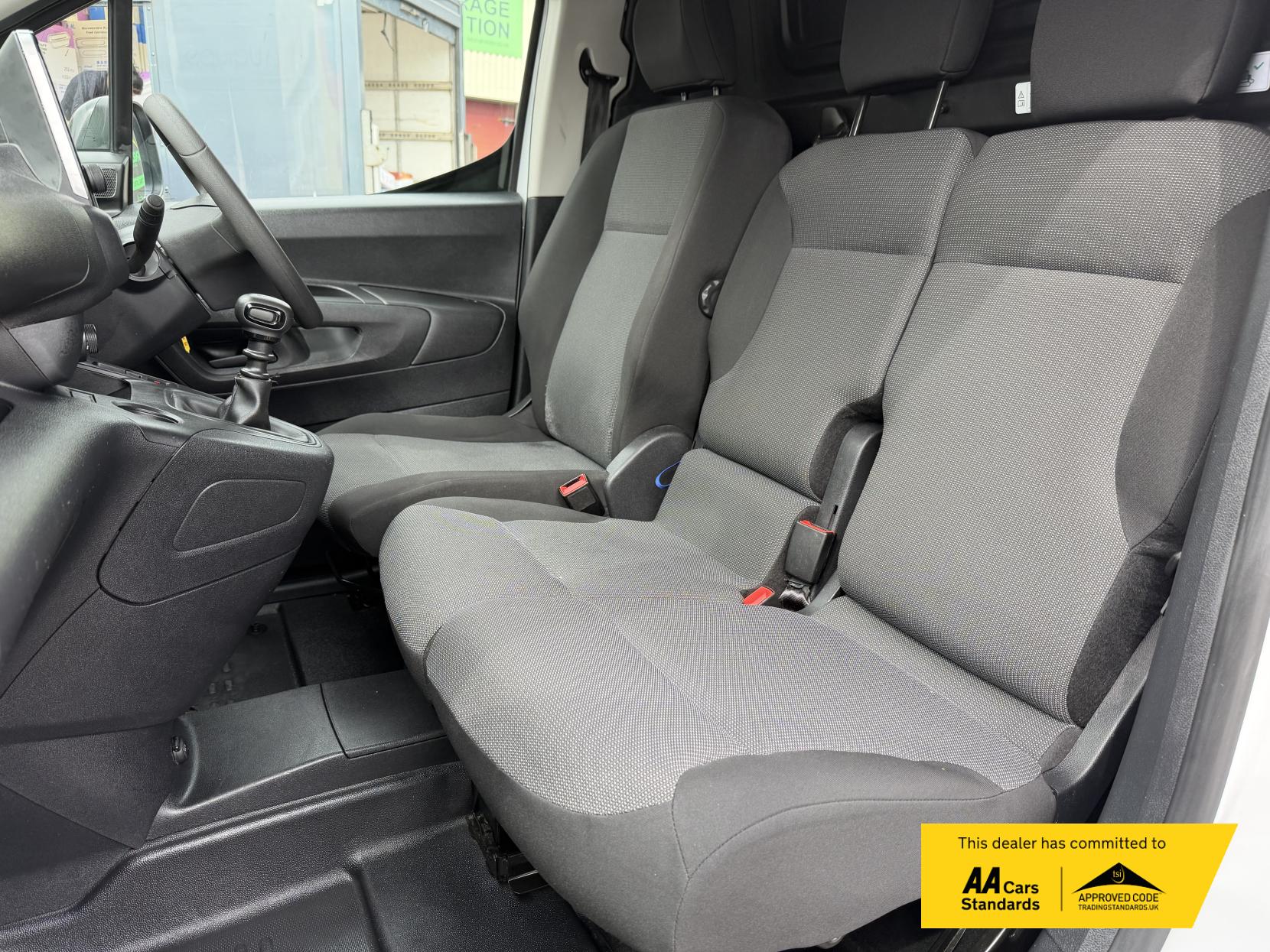 2023 Vauxhall Combo 1.5 Turbo D 2300 Pro Panel Van 5dr Diesel Manual L1 H1 Euro 6 (s/s) (100 ps) - Thumbnail 14