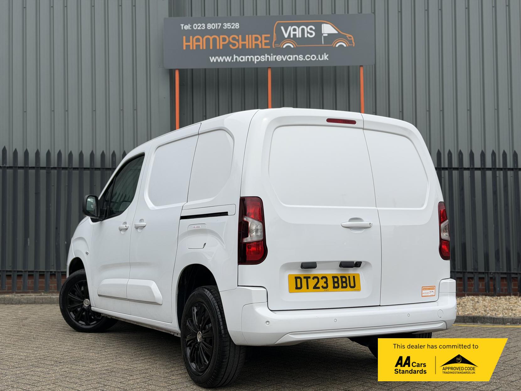 2023 Vauxhall Combo 1.5 Turbo D 2300 Pro Panel Van 5dr Diesel Manual L1 H1 Euro 6 (s/s) (100 ps) - Thumbnail 4