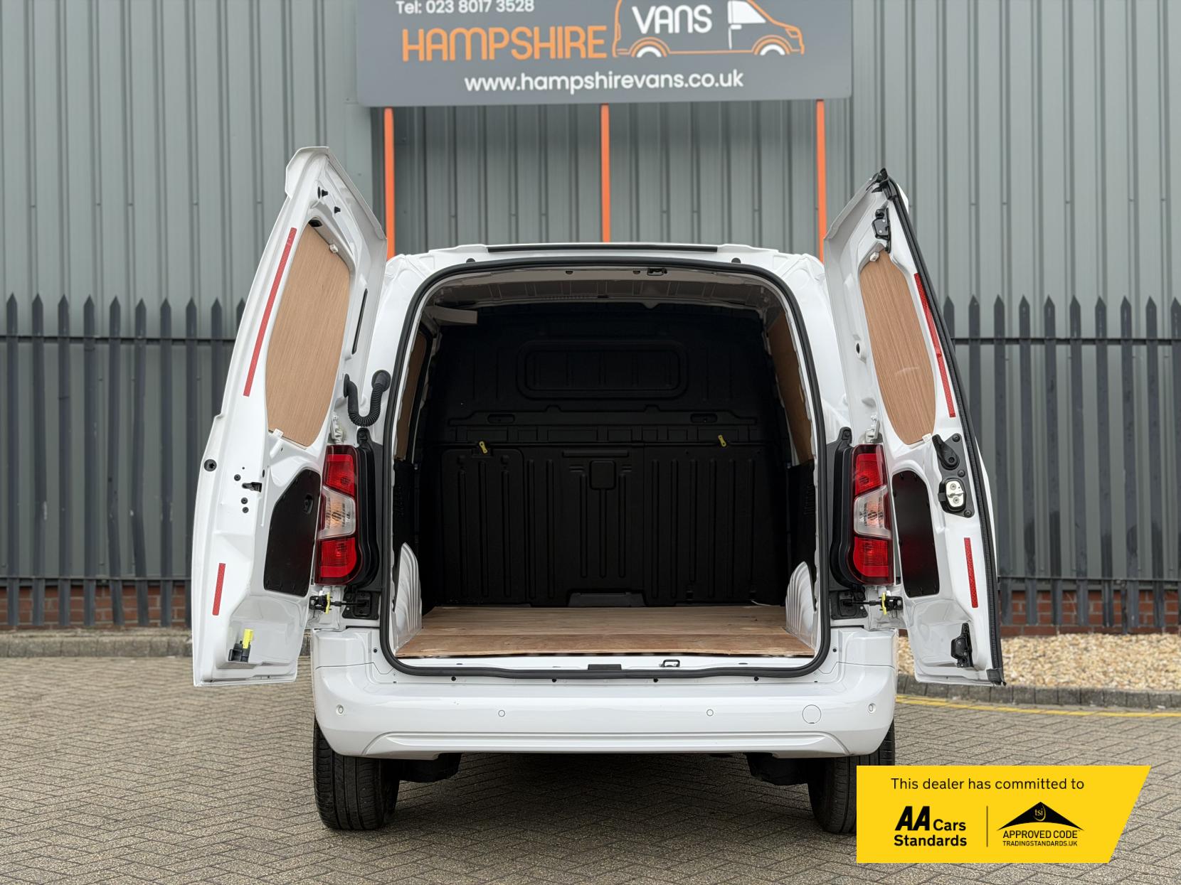 2023 Vauxhall Combo 1.5 Turbo D 2300 Pro Panel Van 5dr Diesel Manual L1 H1 Euro 6 (s/s) (100 ps) - Thumbnail 21