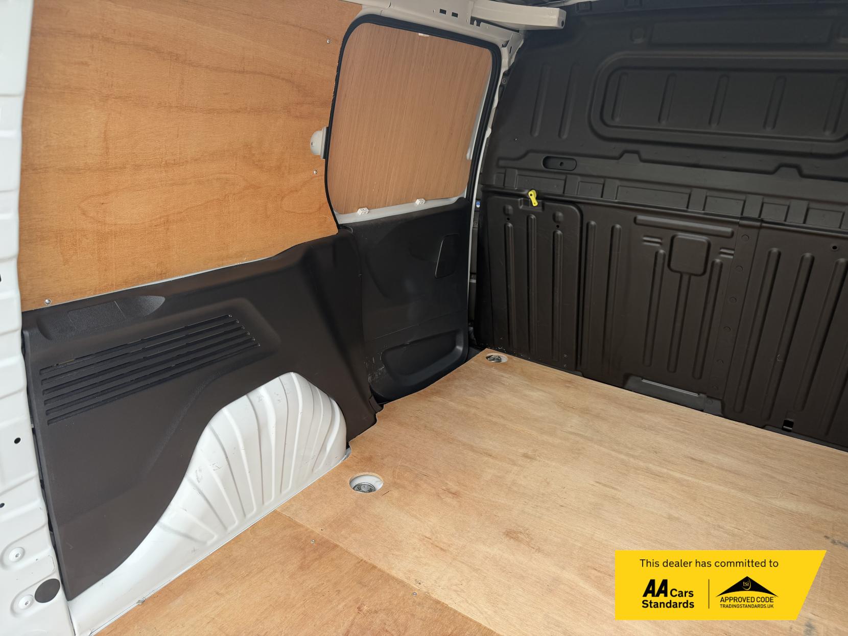 2023 Vauxhall Combo 1.5 Turbo D 2300 Pro Panel Van 5dr Diesel Manual L1 H1 Euro 6 (s/s) (100 ps) - Thumbnail 24