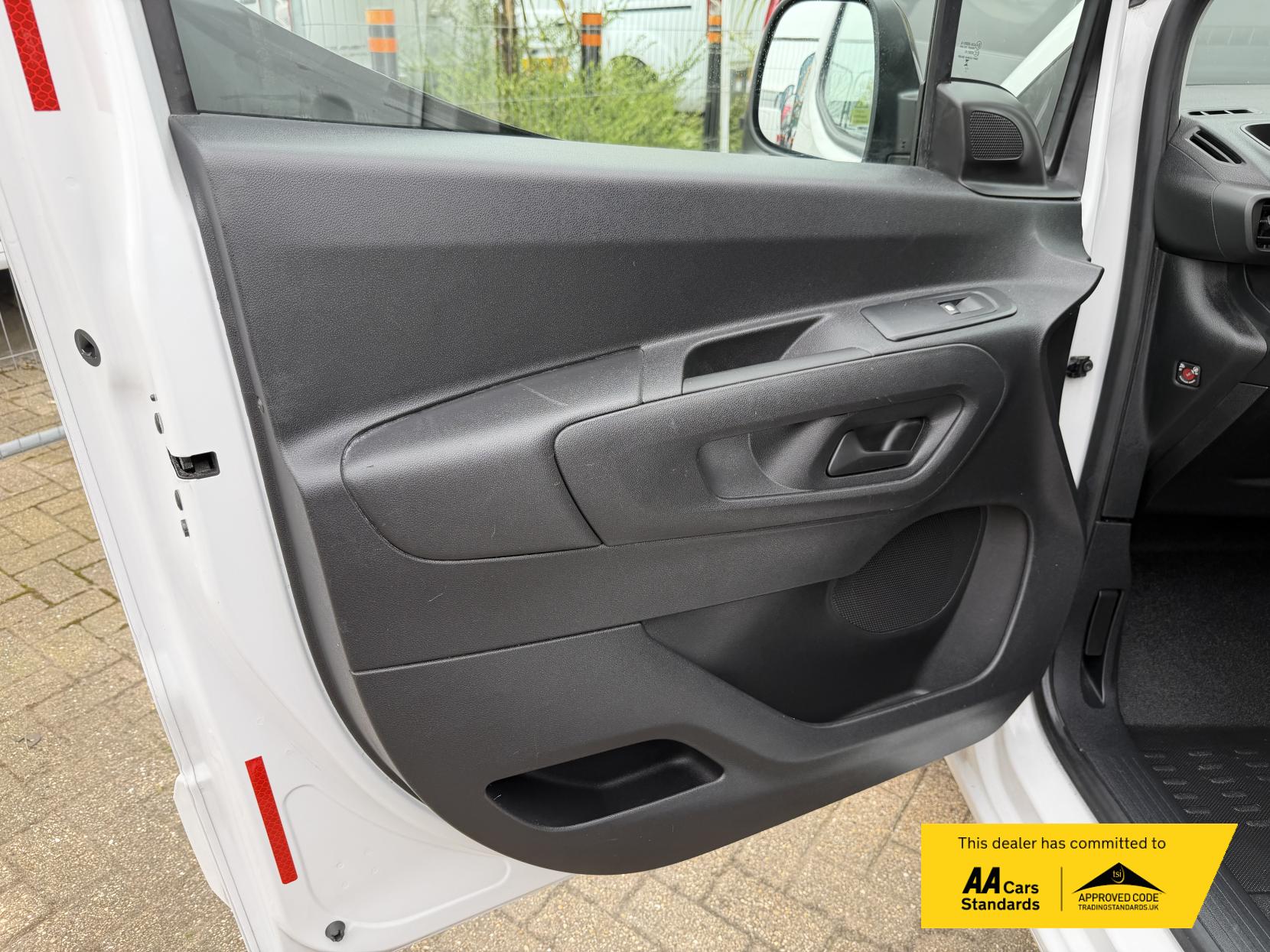 2023 Vauxhall Combo 1.5 Turbo D 2300 Pro Panel Van 5dr Diesel Manual L1 H1 Euro 6 (s/s) (100 ps) - Thumbnail 29