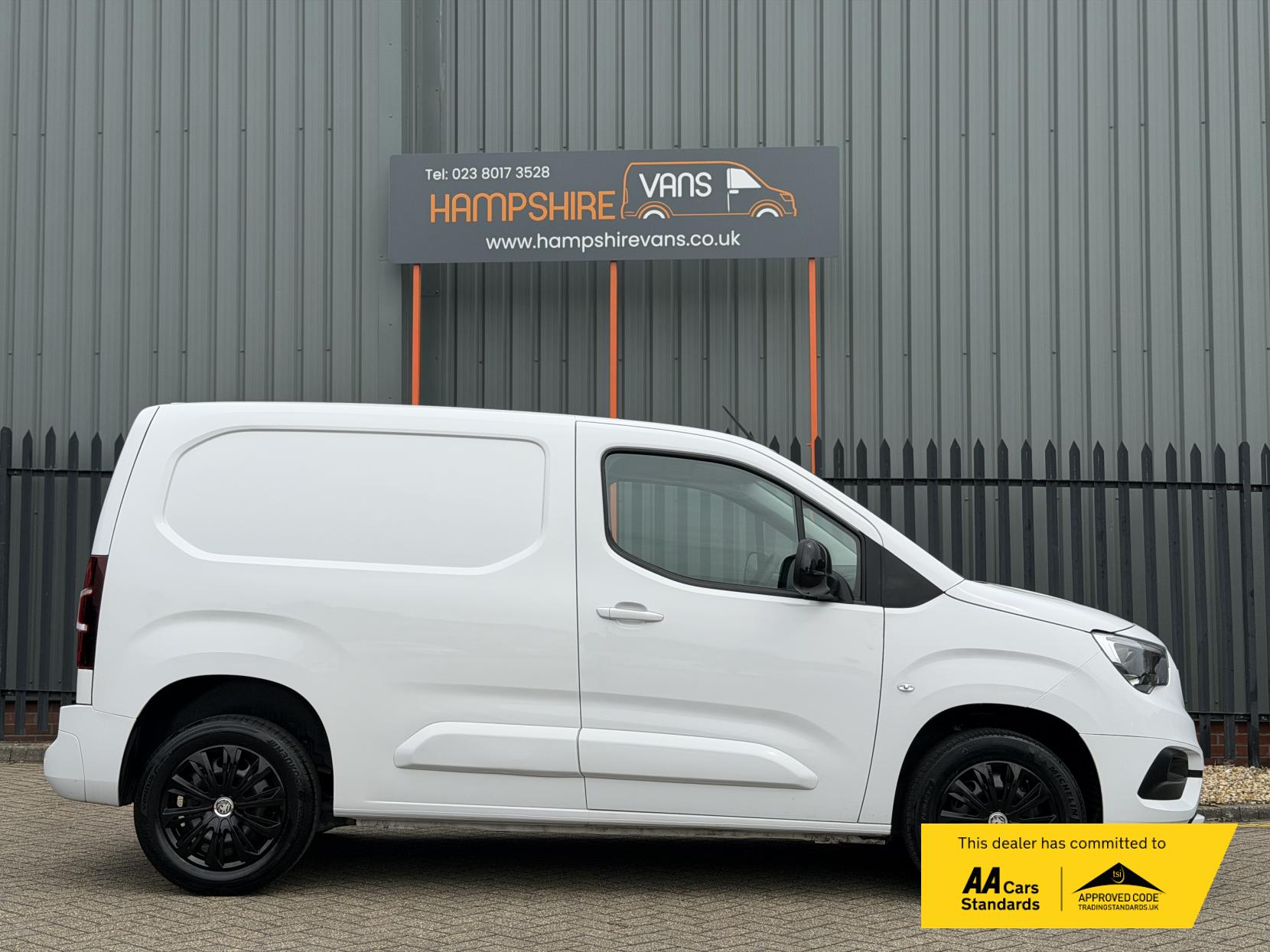2023 Vauxhall Combo 1.5 Turbo D 2300 Pro Panel Van 5dr Diesel Manual L1 H1 Euro 6 (s/s) (100 ps) - Thumbnail 7