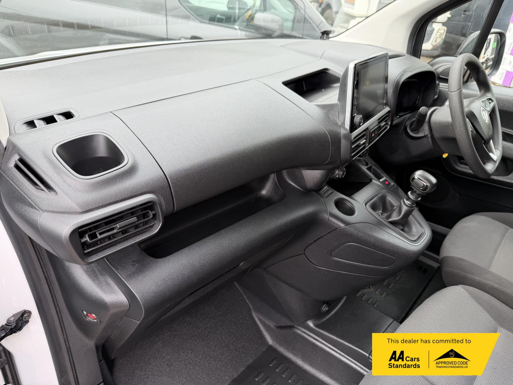2023 Vauxhall Combo 1.5 Turbo D 2300 Pro Panel Van 5dr Diesel Manual L1 H1 Euro 6 (s/s) (100 ps) - Thumbnail 31
